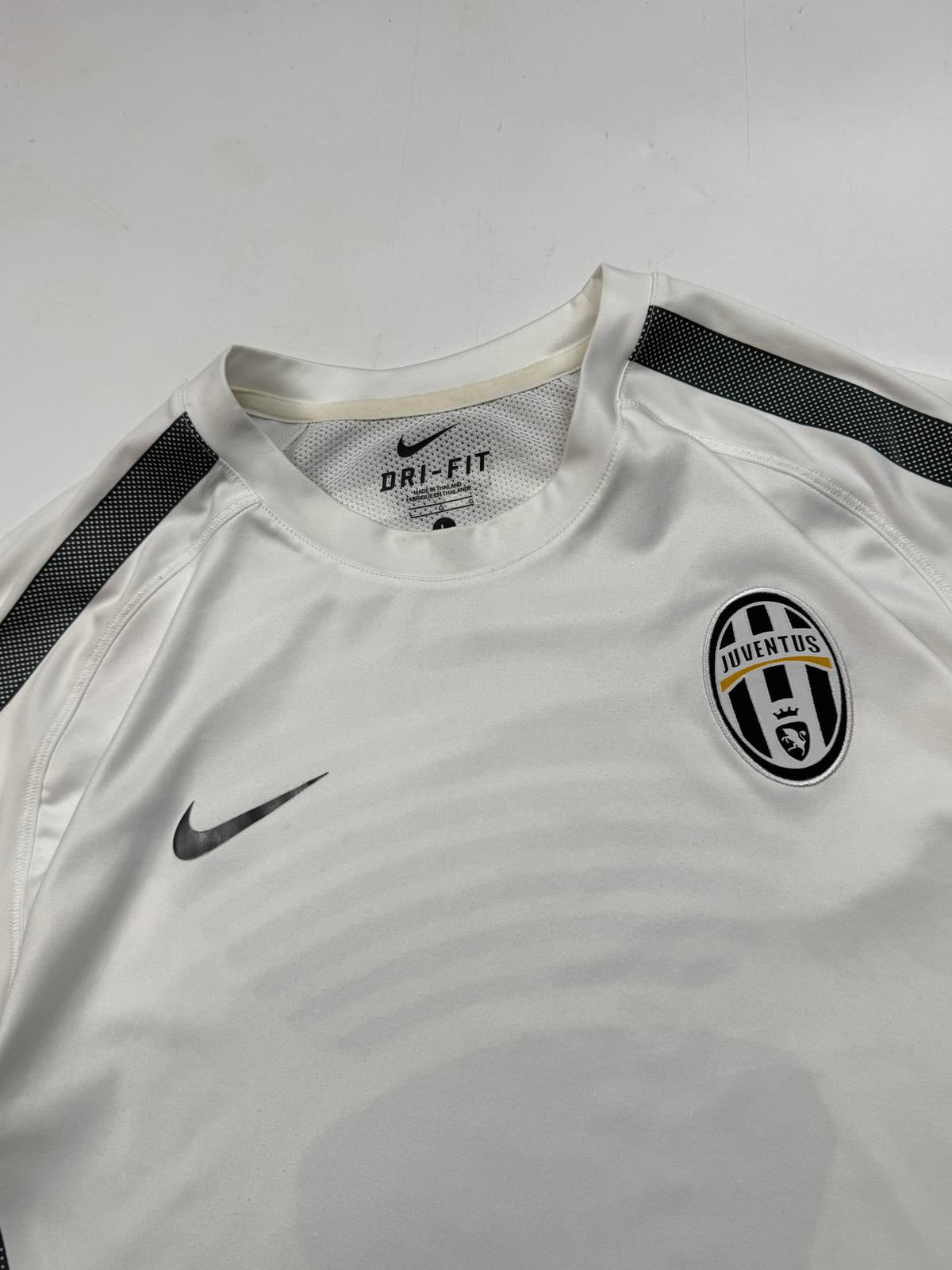 Juventus 2010-12 Nike training football shirt (L)