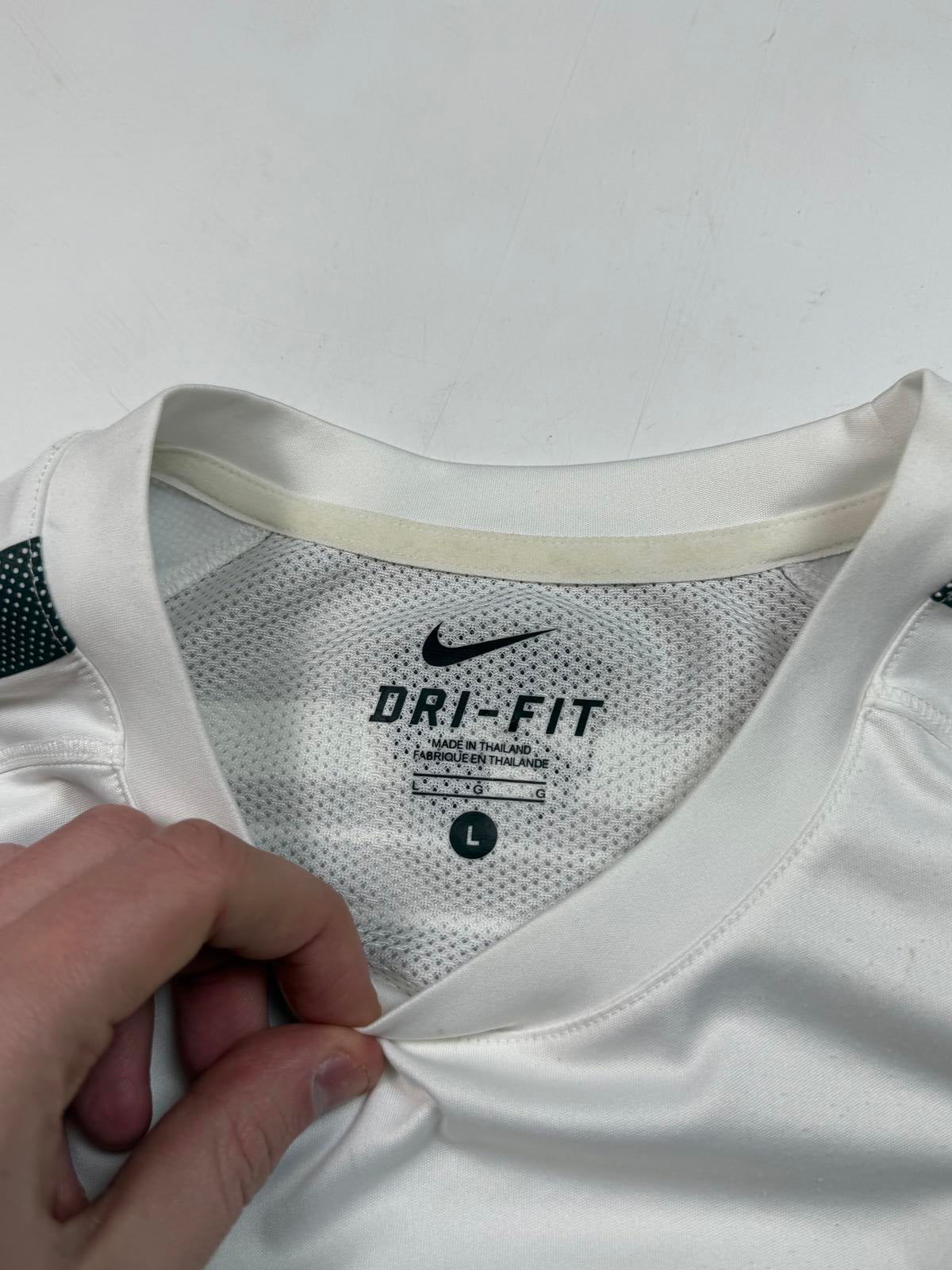 Juventus 2010-12 Nike training football shirt (L)