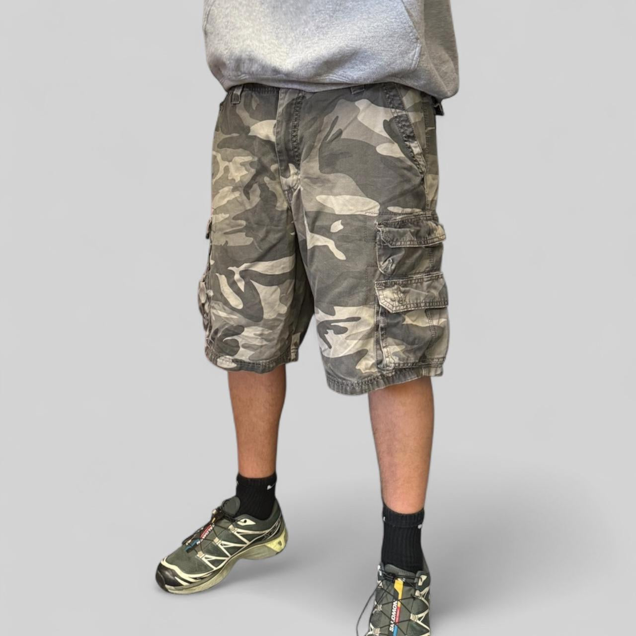 Vintage Lee dungarees baggy camouflage cargo shorts (W36)