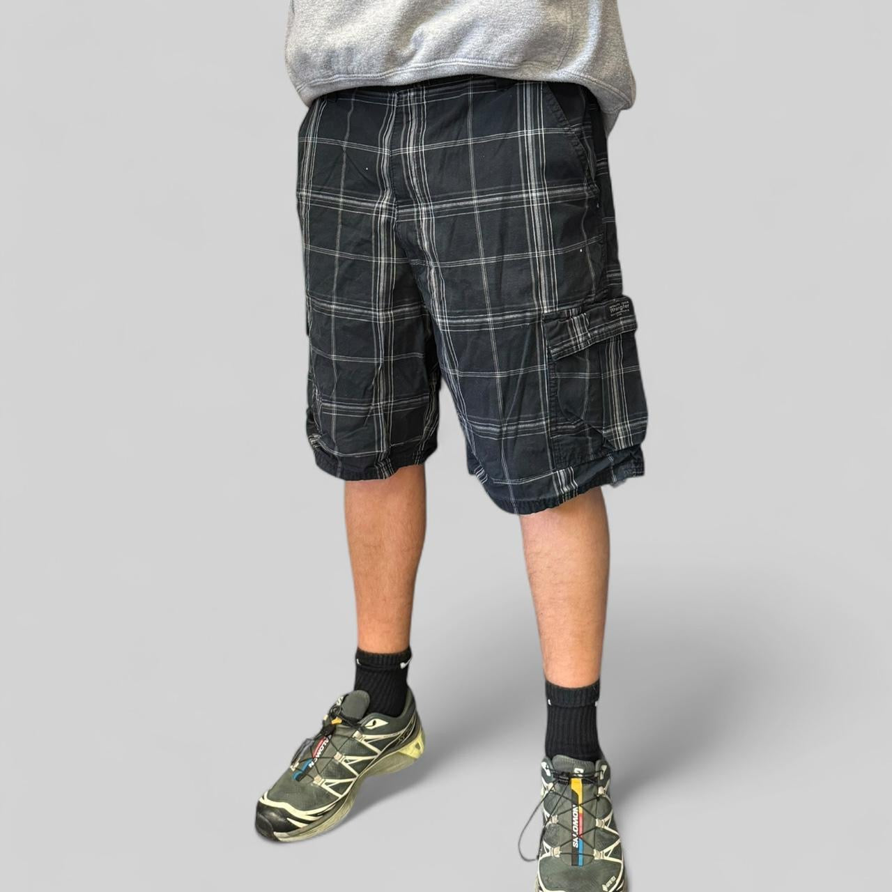 Vintage Wrangler baggy checkered cargo shorts (W36)