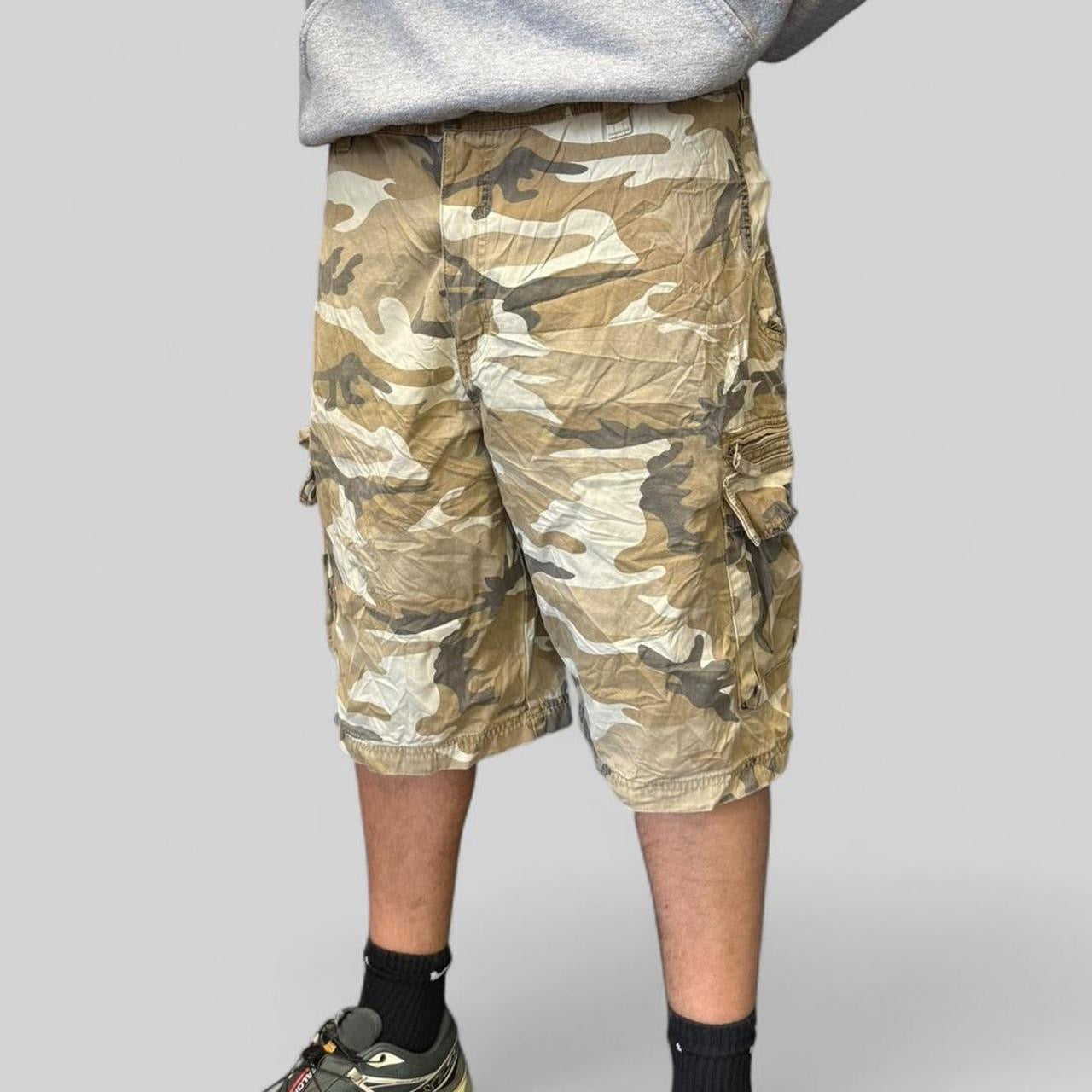 Vintage Lee dungarees camouflage baggy cargo shorts (W36)