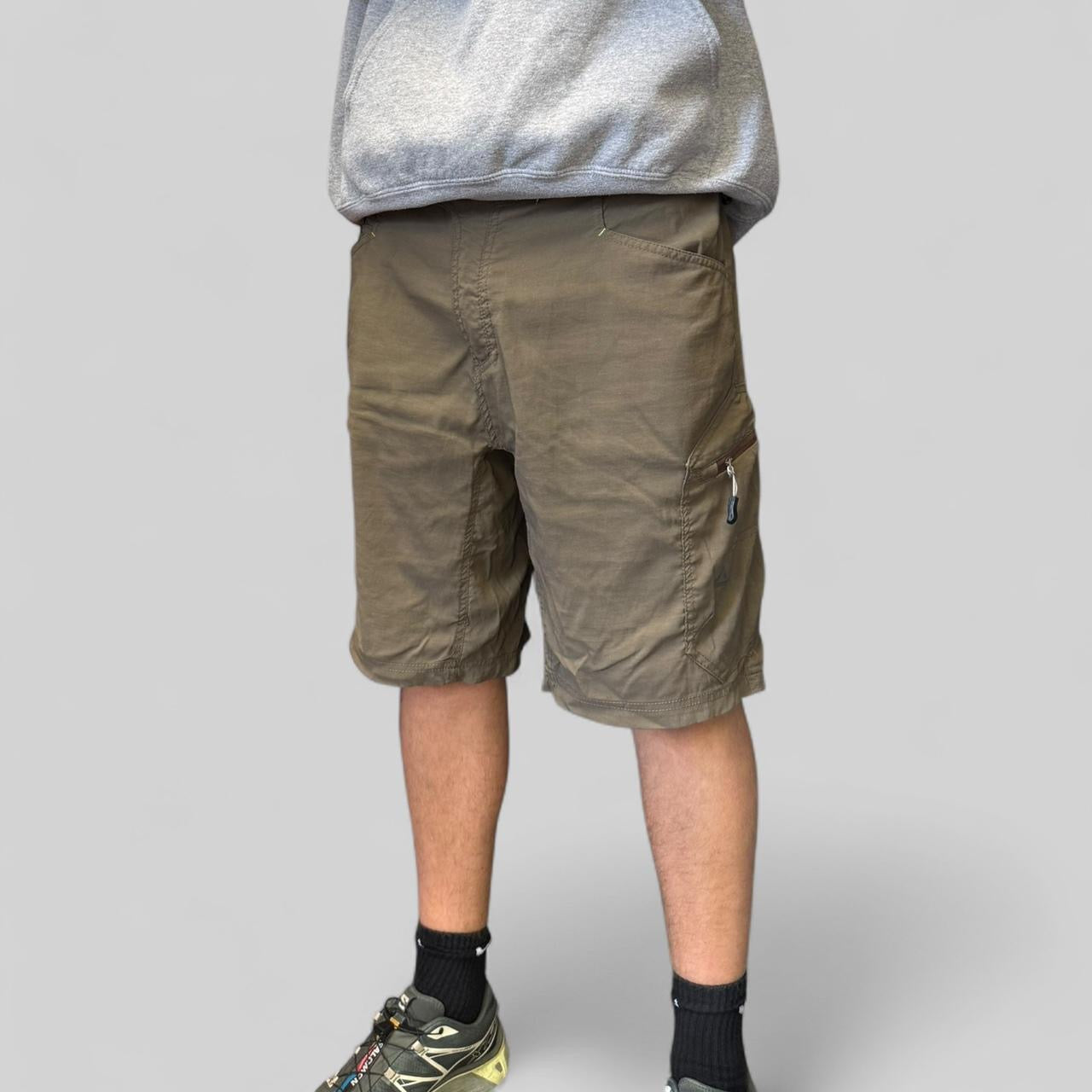 Technical baggy cargo shorts (W36)