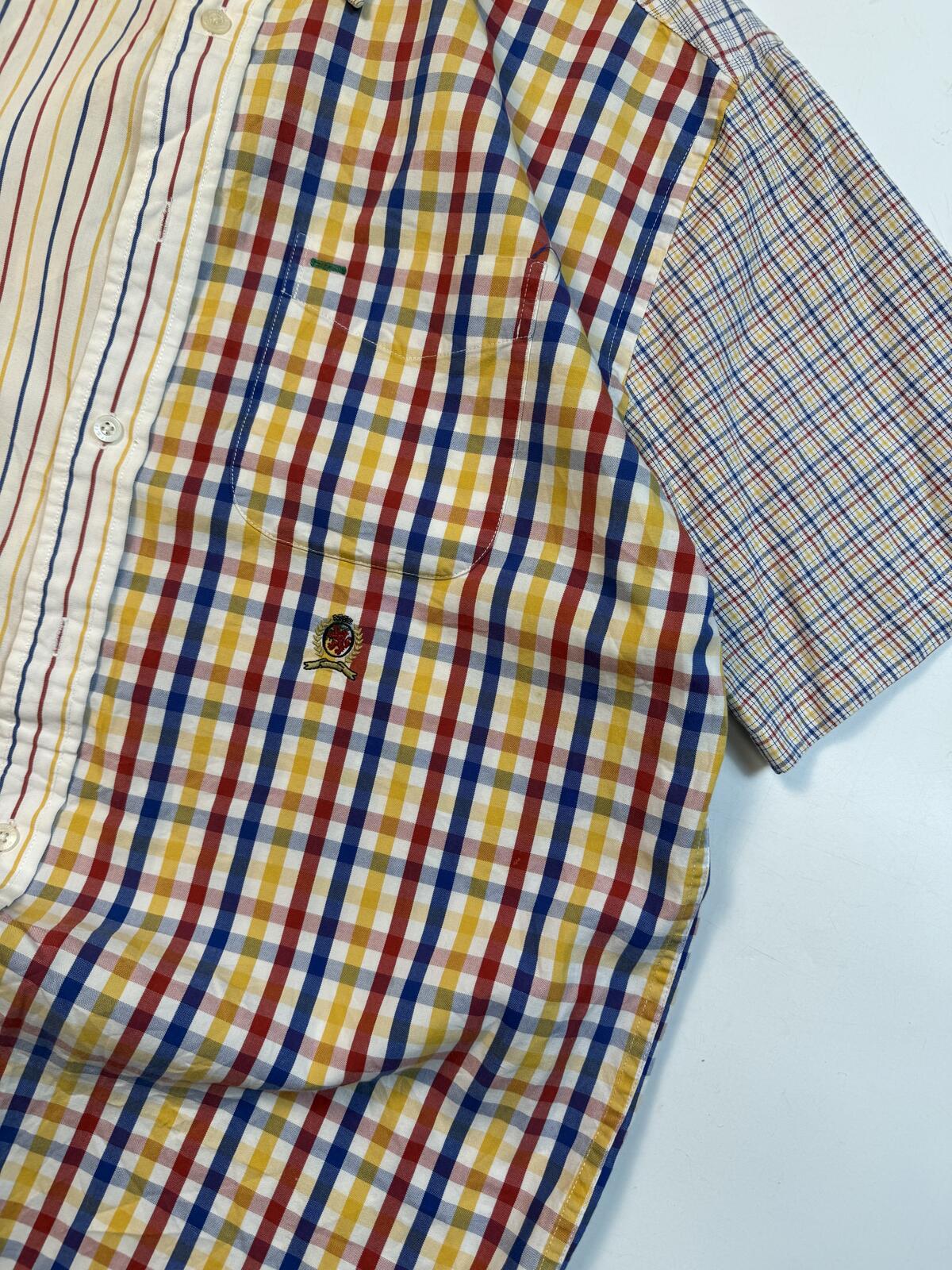 Vintage Tommy Hilfiger abstract short sleeve shirt (M)
