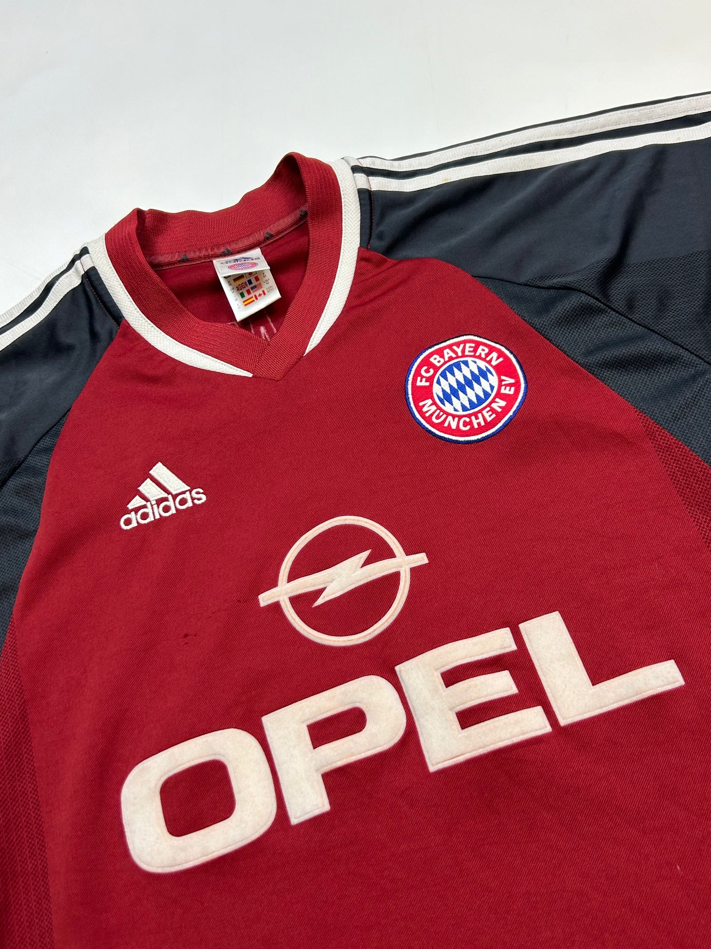 Bayern Munich 2001/02 Adidas home football shirt (M)