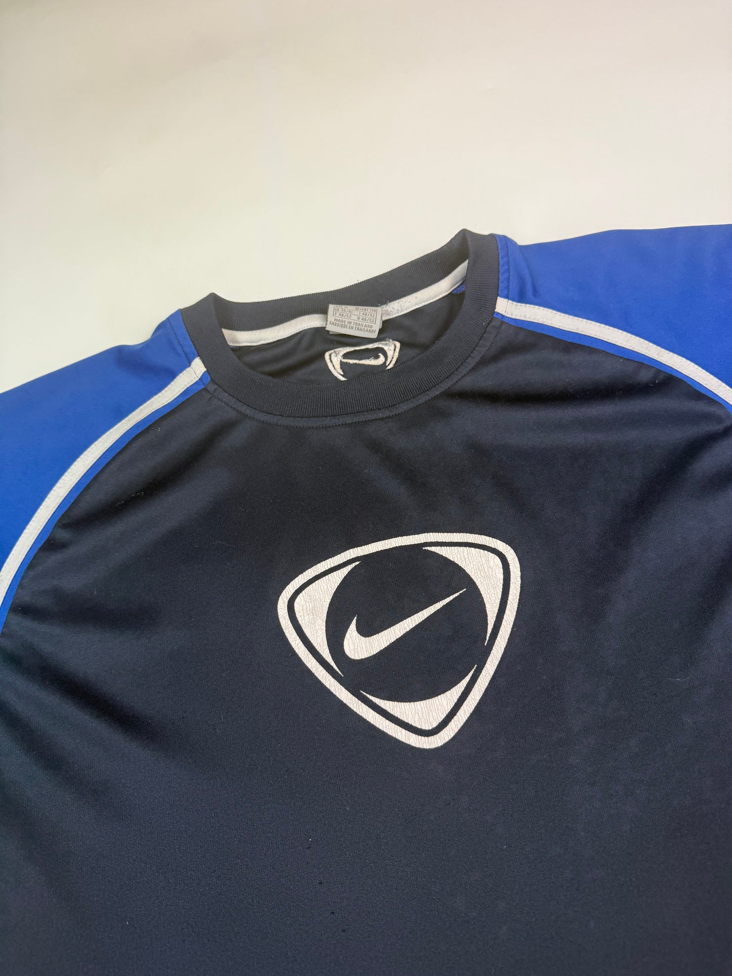 Vintage Nike shield football centre logo tee (M)
