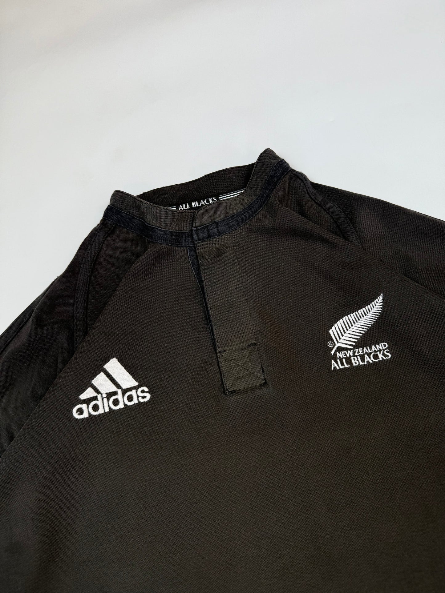 Vintage New Zealand All Blacks 2001/02 Adidas rugby shirt (XL)