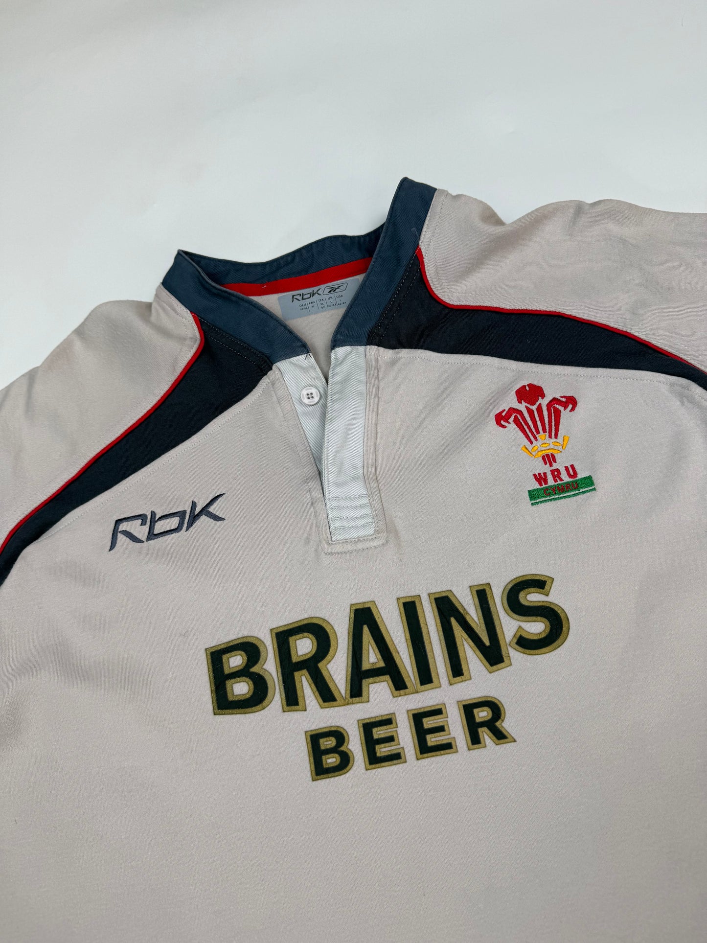 Vintage Wales 2005-07 Reebok away rugby shirt (L)