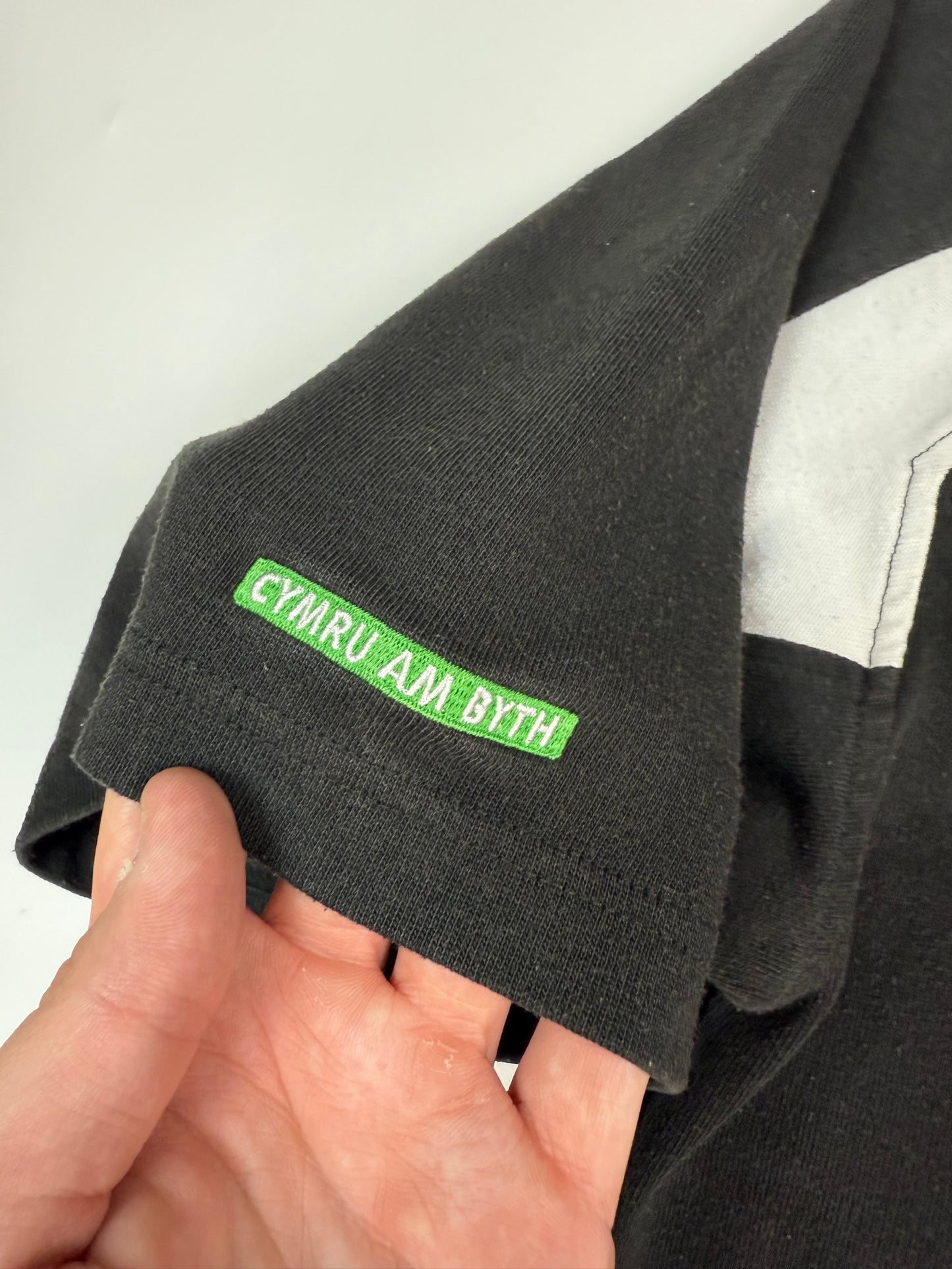 Vintage Wales 2005/06 Reebok rugby shirt (XL)