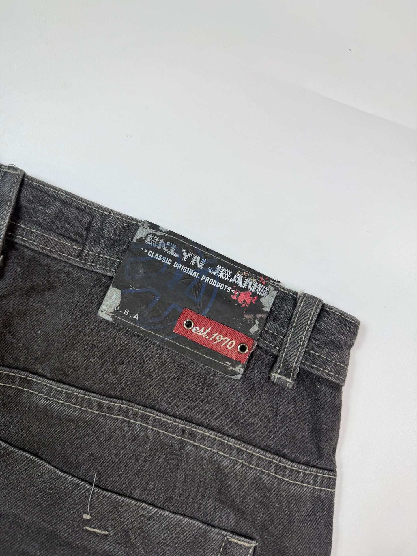 Vintage Y2K Hip Hop baggy denim jeans (W34)