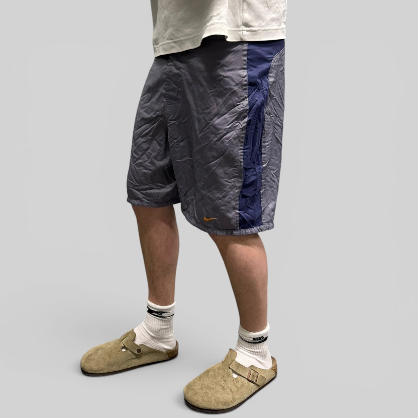 Vintage Nike volleyball baggy side stripe shorts (W34)