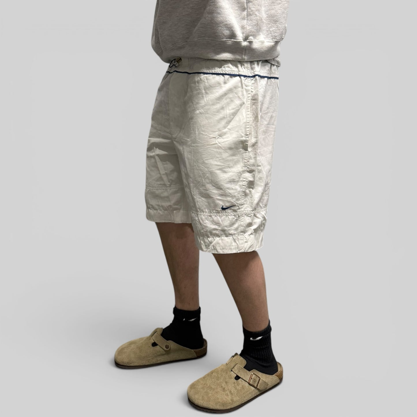 Vintage Nike mini swoosh baggy sport shorts (M)