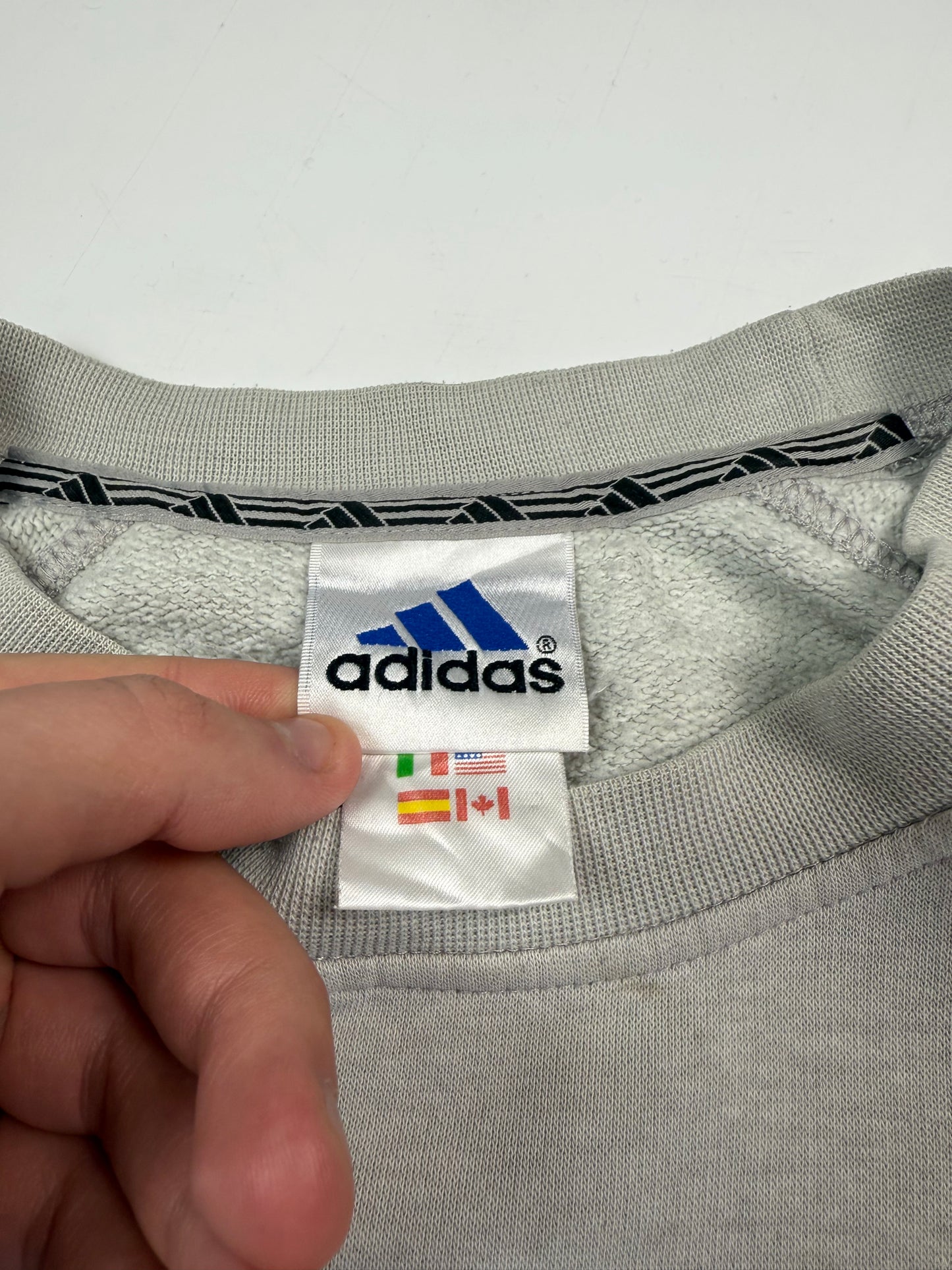 Vintage Adidas small logo sweatshirt (M)