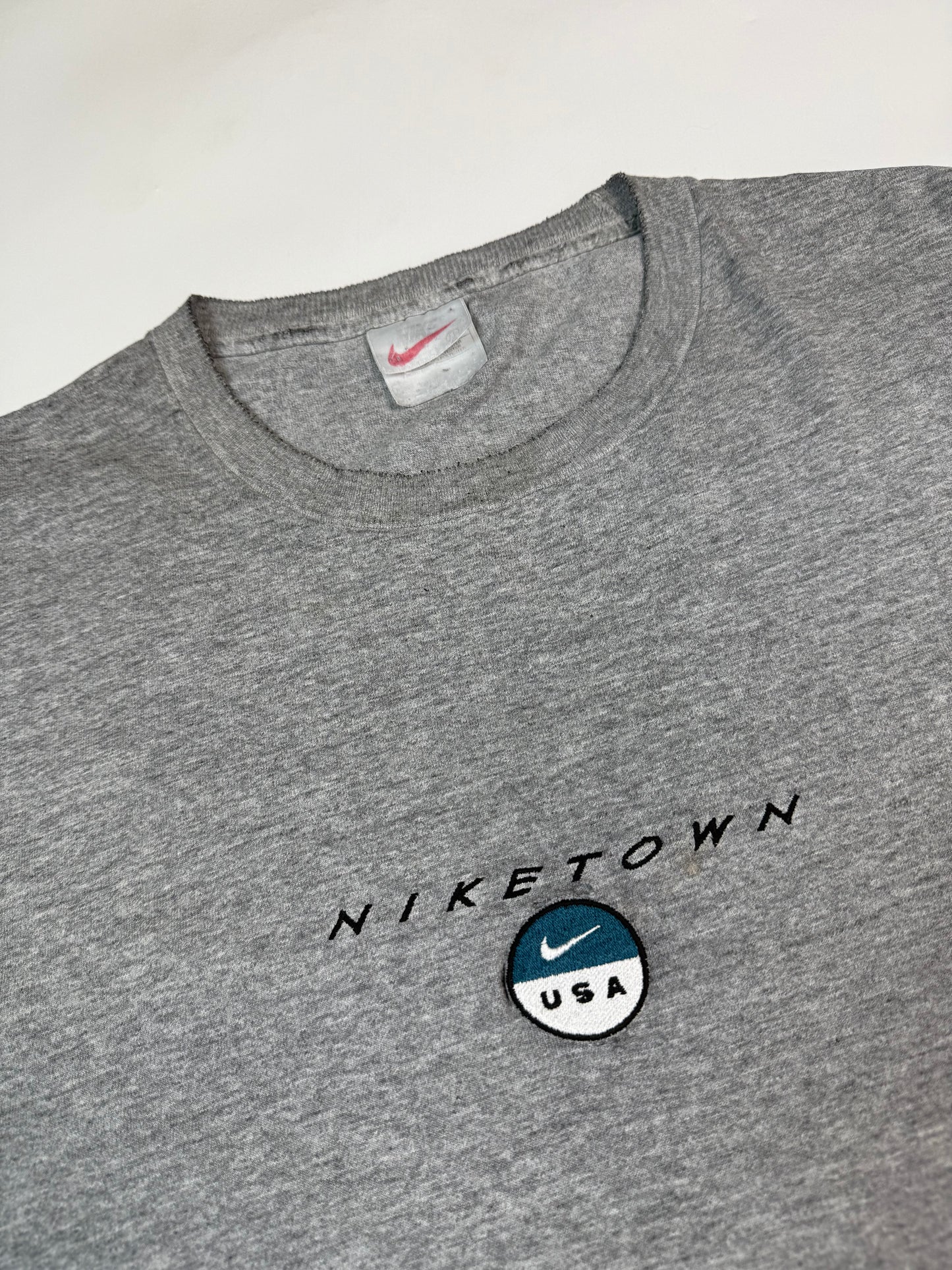 Vintage 90s Nike Town spell out tee (XL)