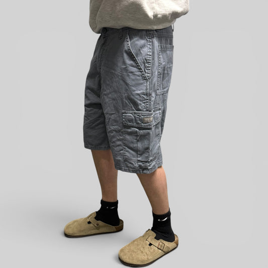 Vintage Wrangler baggy cargo shorts (W34)