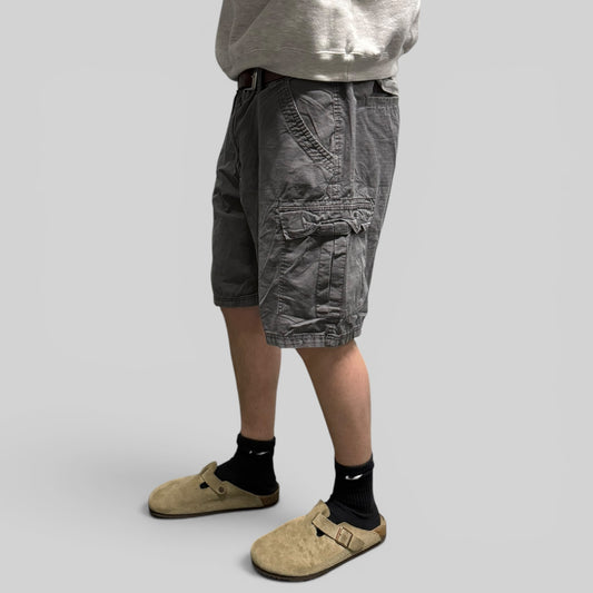 DKNY baggy cargo shorts (W36)