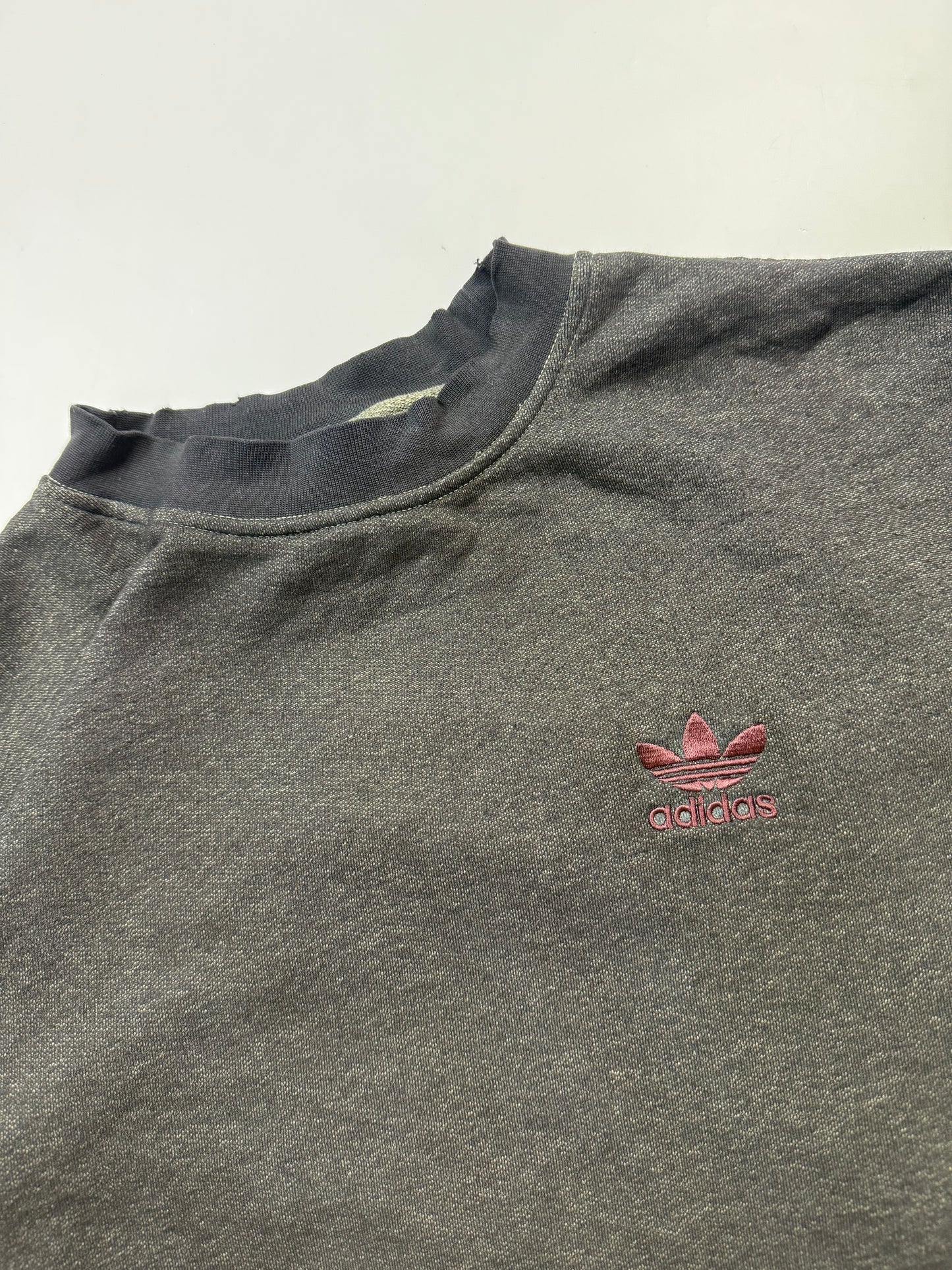 Vintage 90s Adidas originals small logo sweatshirt (M)