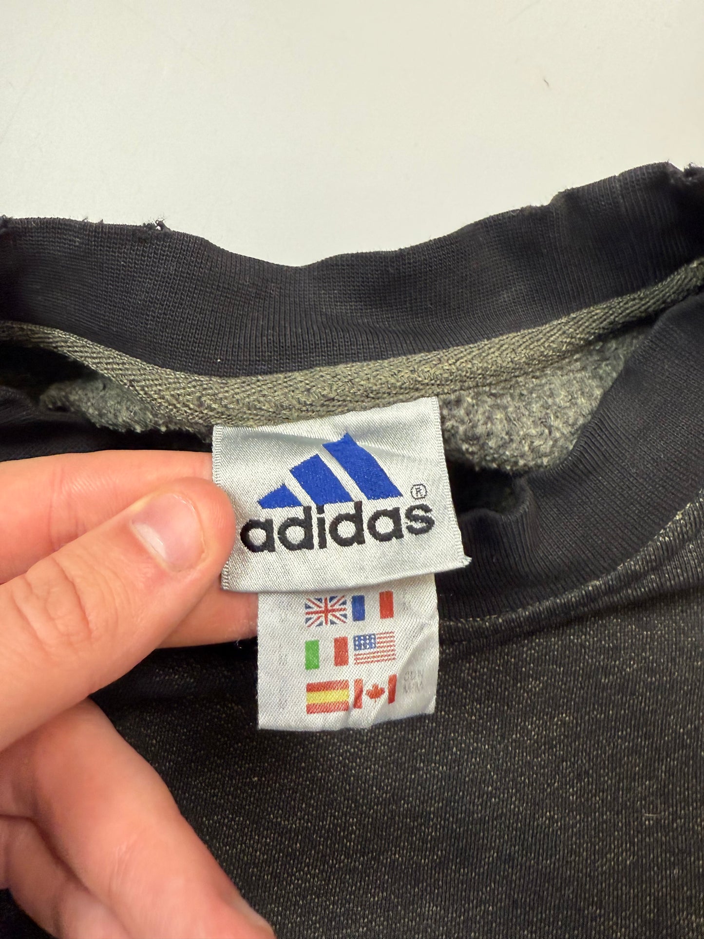 Vintage 90s Adidas originals small logo sweatshirt (M)