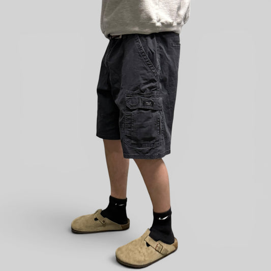 Vintage Wrangler baggy cargo shorts (W36)