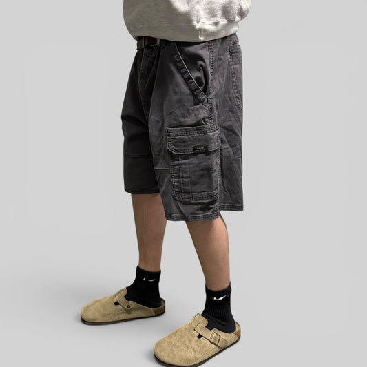 Vintage Wrangler baggy cargo shorts (W38)