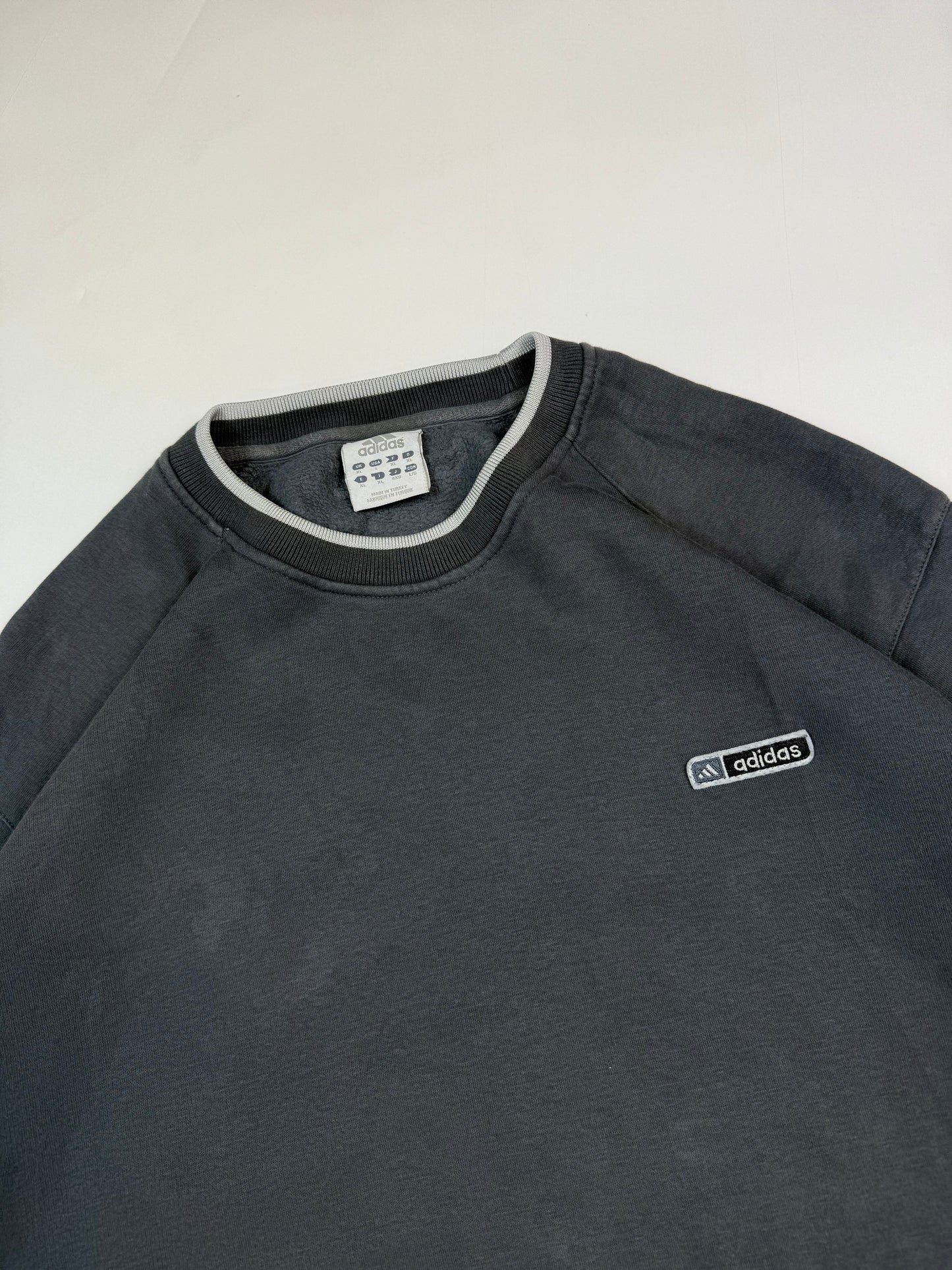 Vintage Adidas boxy sweatshirt (XL)