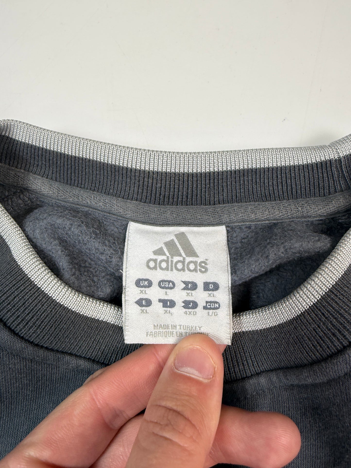 Vintage Adidas boxy sweatshirt (XL)