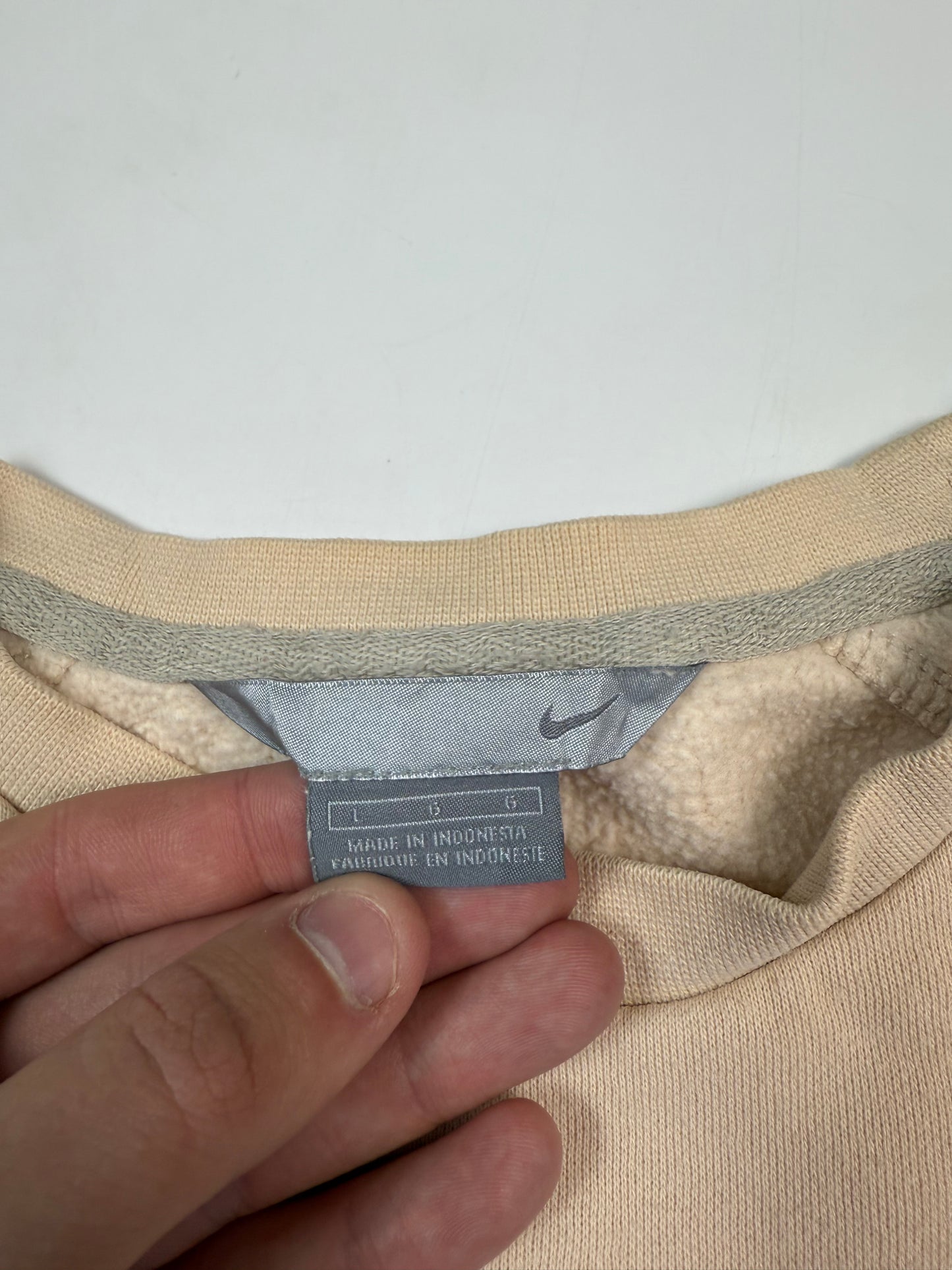 Vintage Nike mini swoosh sweatshirt (M)