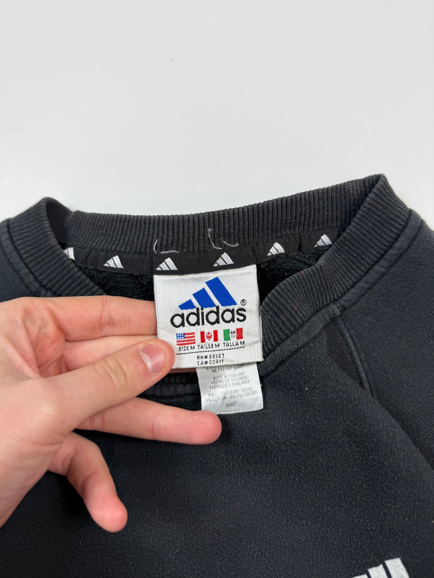 Vintage 90s Adidas small logo sweatshirt (M)