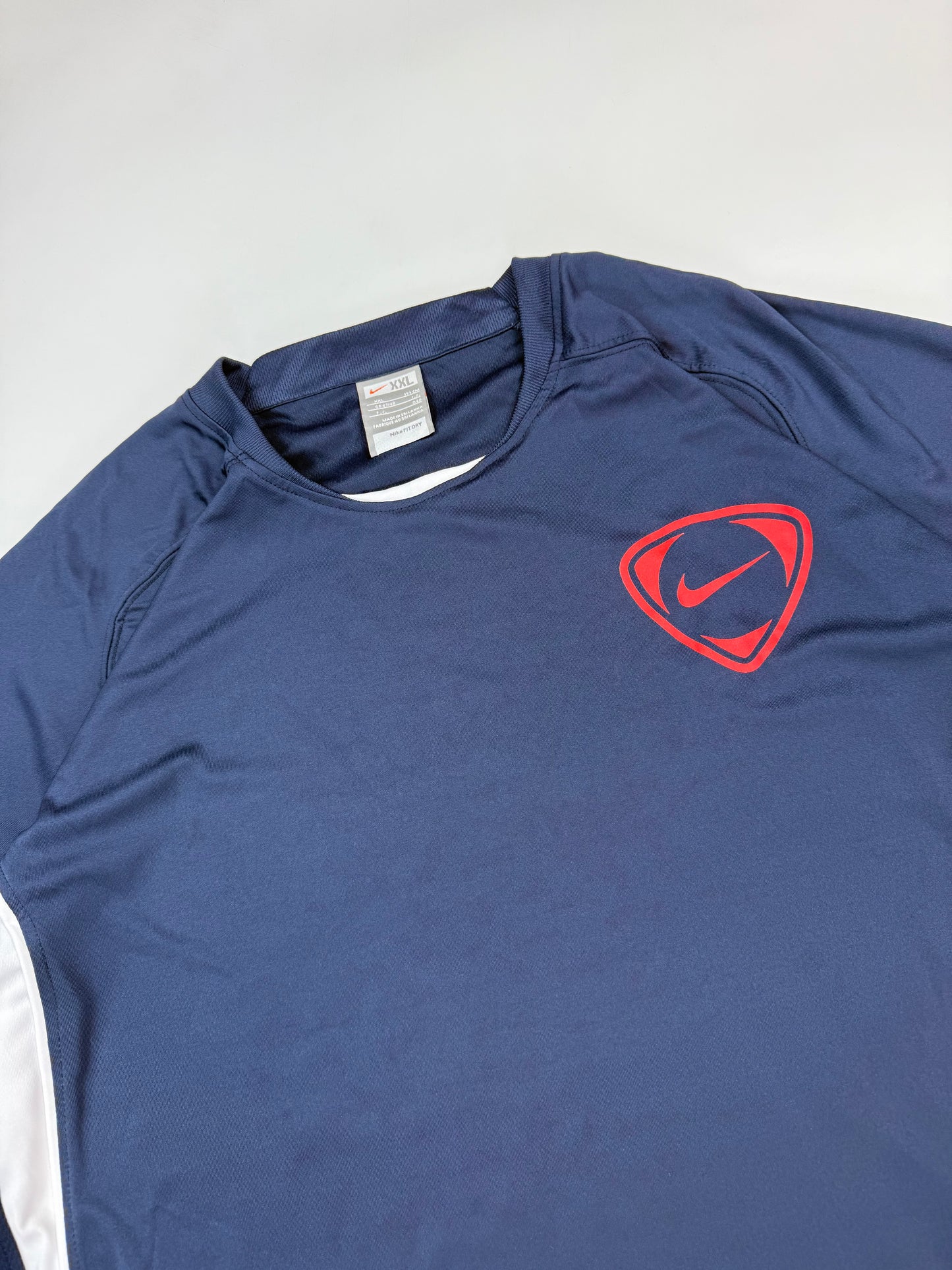 Vintage Nike Tiempo shield football tee (XXL)