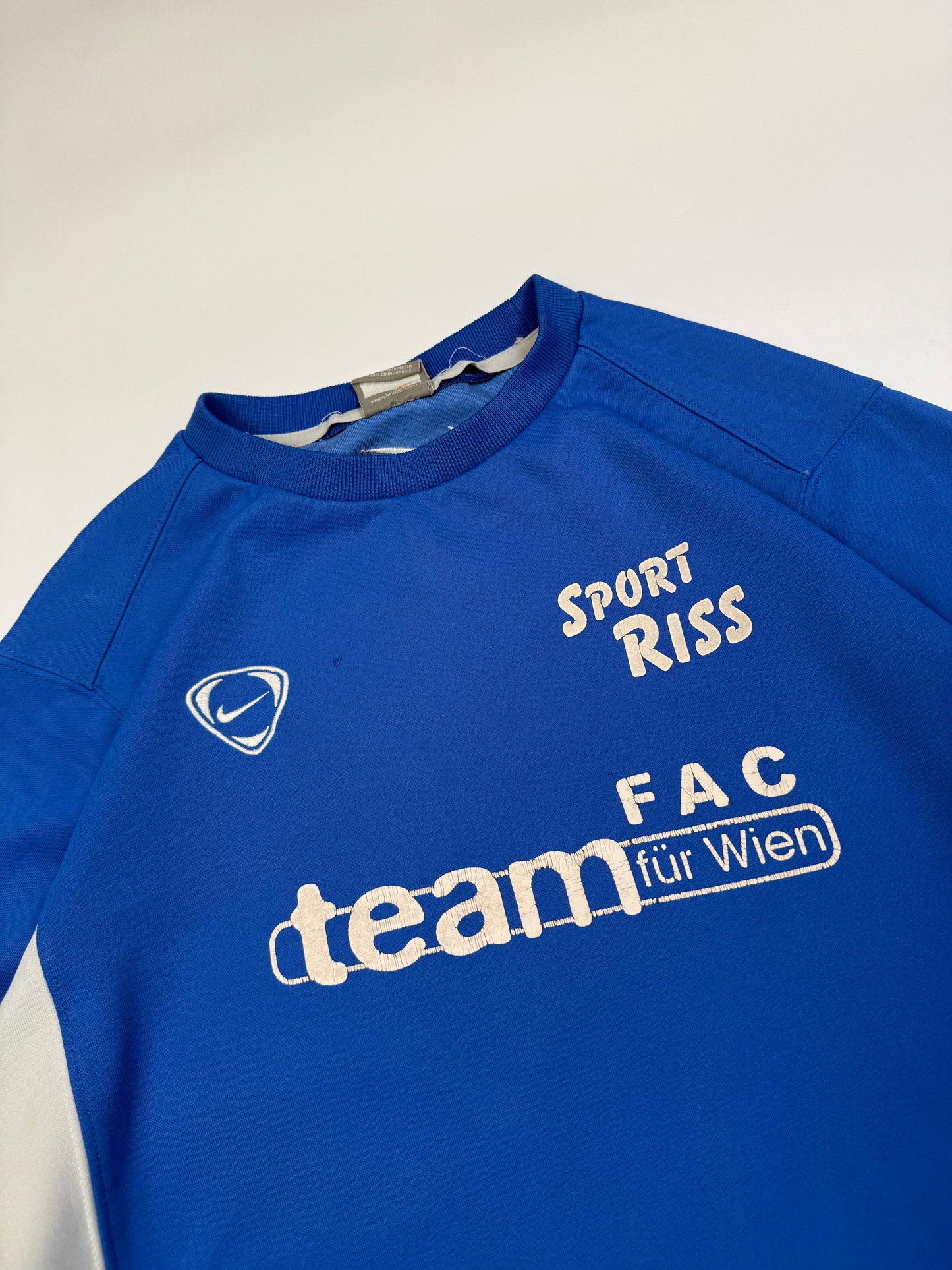 Vintage Nike shield football sweatshirt (S)