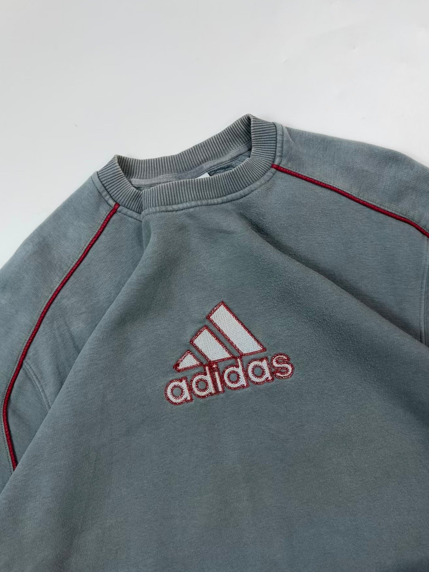 Vintage Adidas centre logo sweatshirt (L)