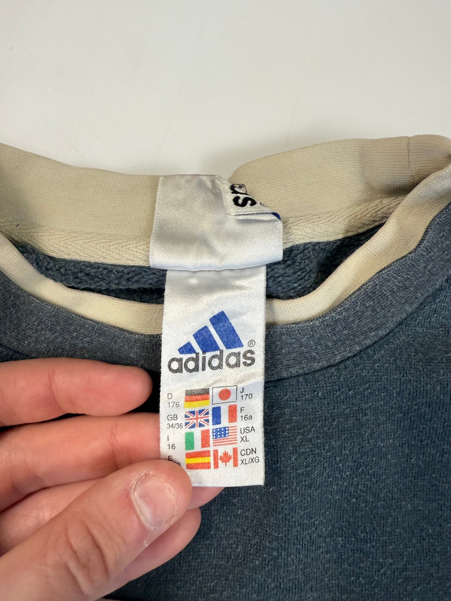 Vintage 90s Adidas sweatshirt (S)