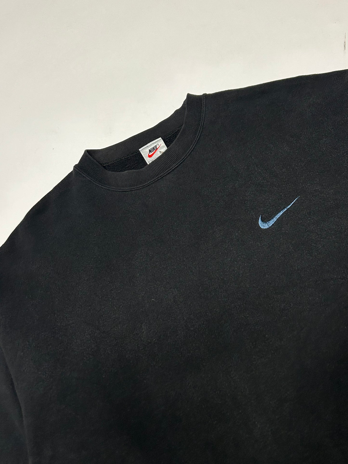 Vintage 90s Nike mini swoosh sweatshirt (M)