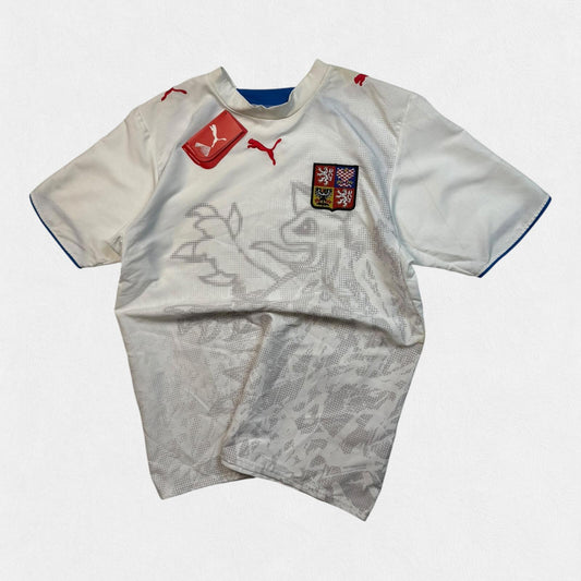 Vintage BNWT Czech Republic 2006-08 Puma away football shirt (S)