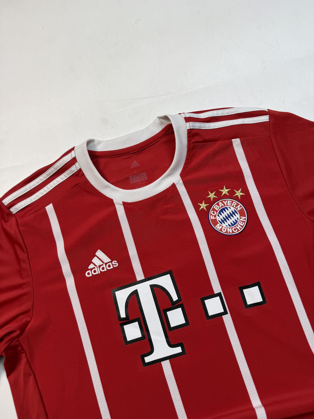 Bayern Munich 2017/18 Adidas Lewandowski football shirt (L)