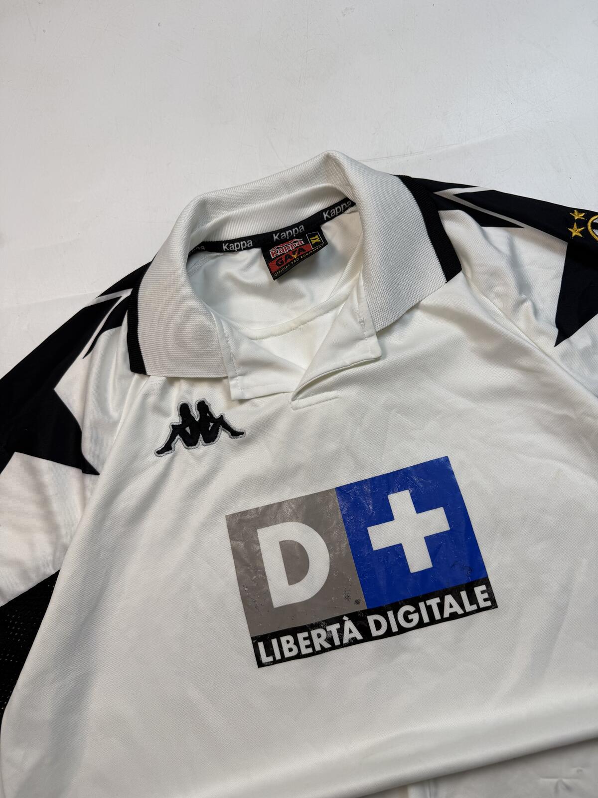 Vintage Juventus 1998/99 Kappa away football shirt (XL)