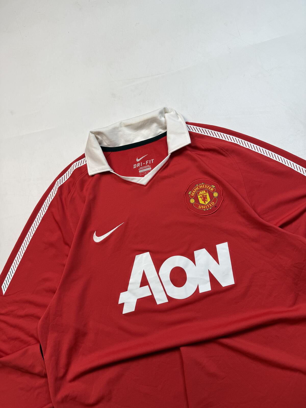 Manchester United 2010/11 Nike long sleeve football shirt (L)