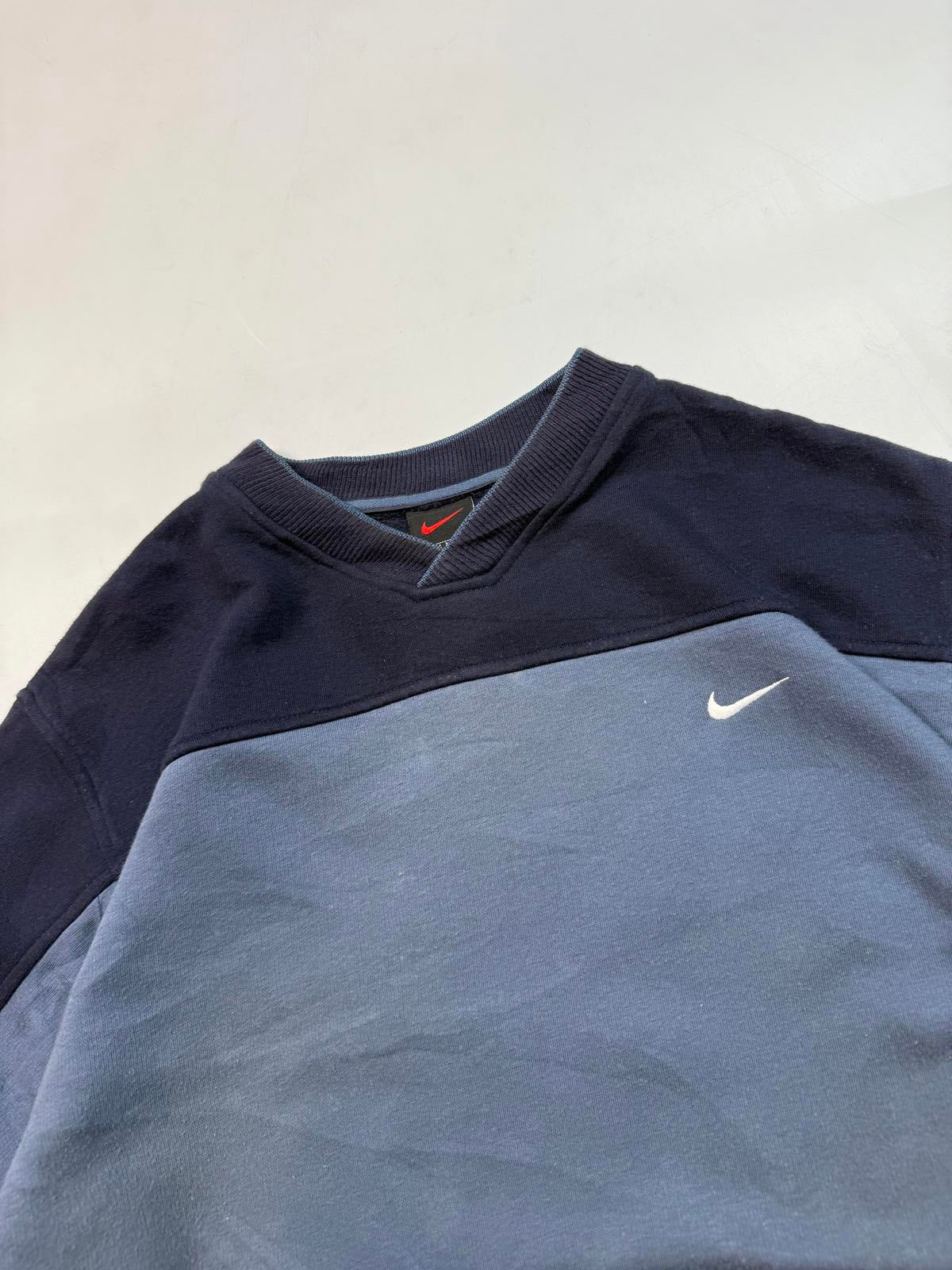 Vintage 90s Nike mini swoosh sweatshirt (M)