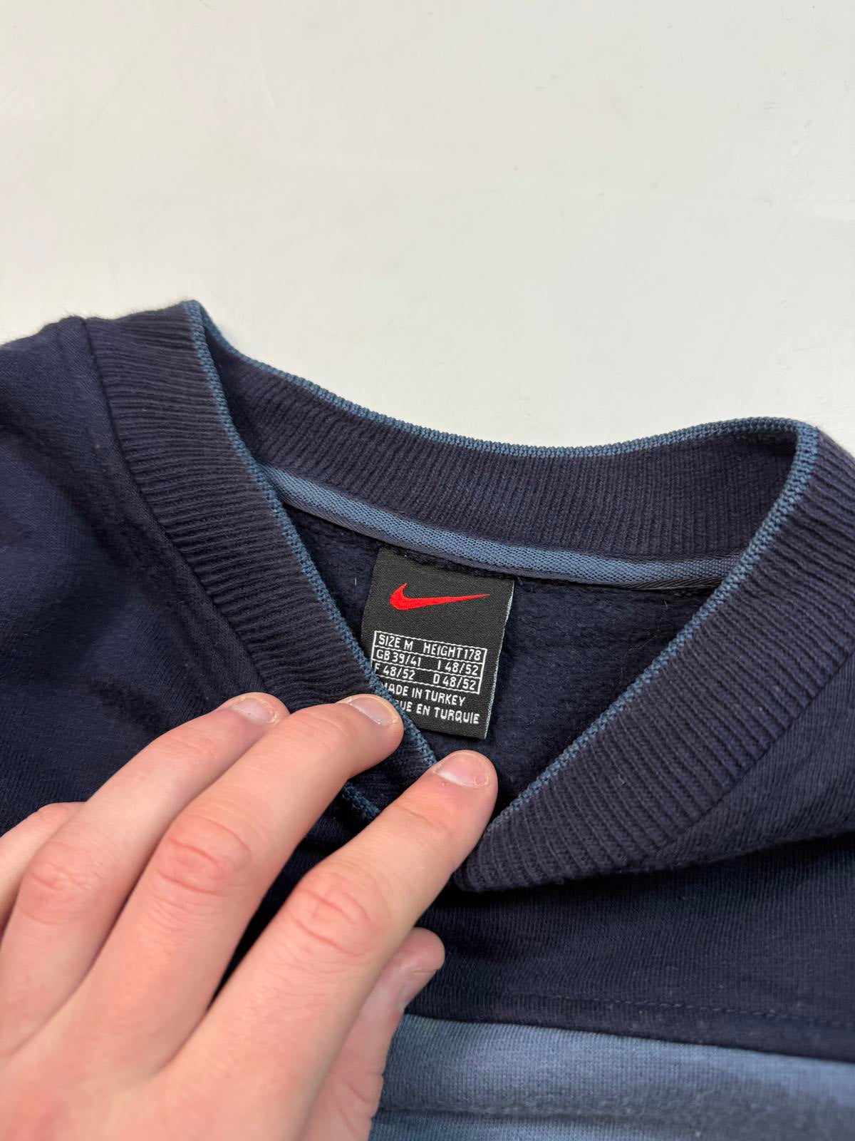 Vintage 90s Nike mini swoosh sweatshirt (M)