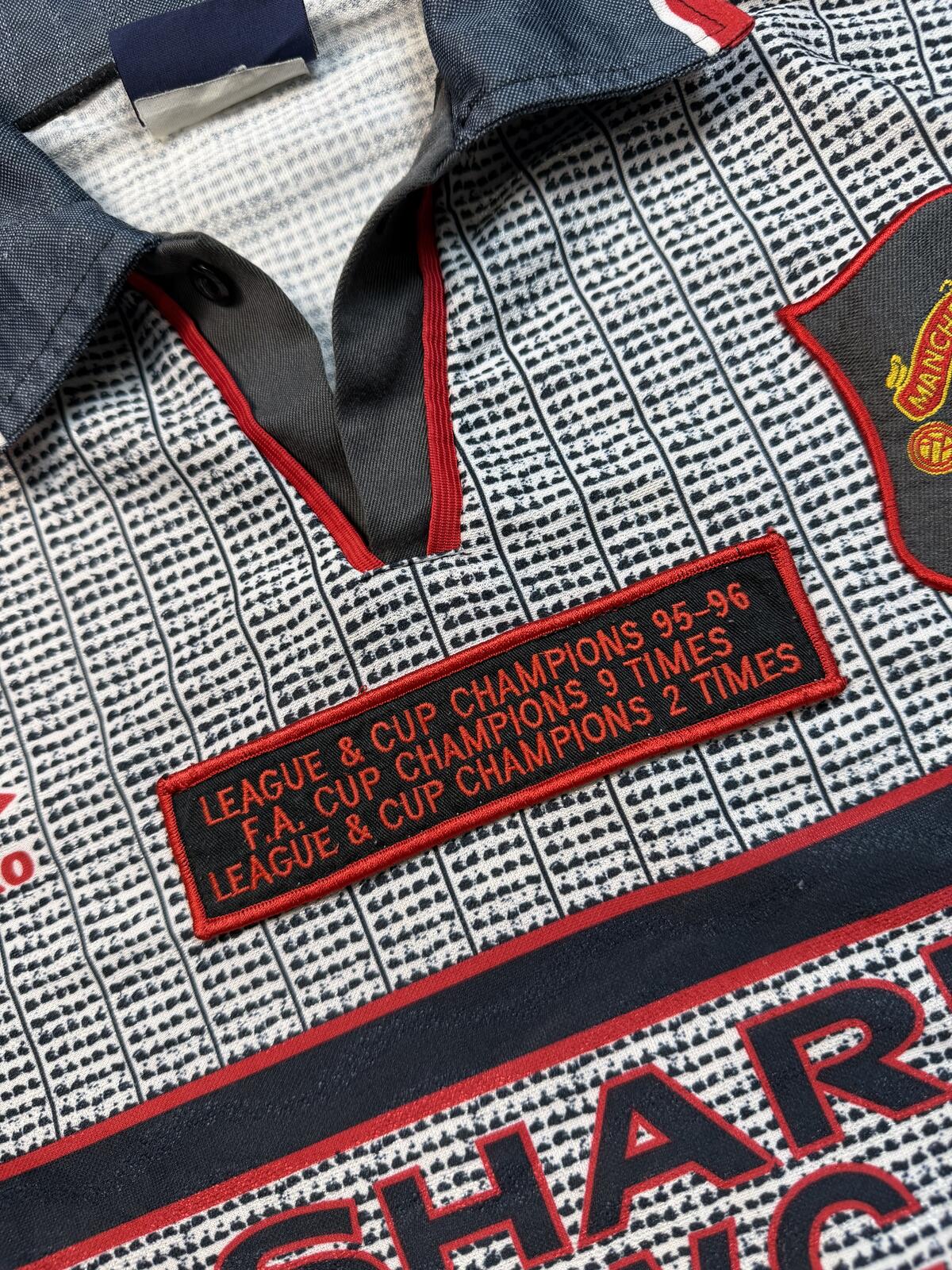 Vintage Manchester United 1995/96 Umbro away football shirt (L)