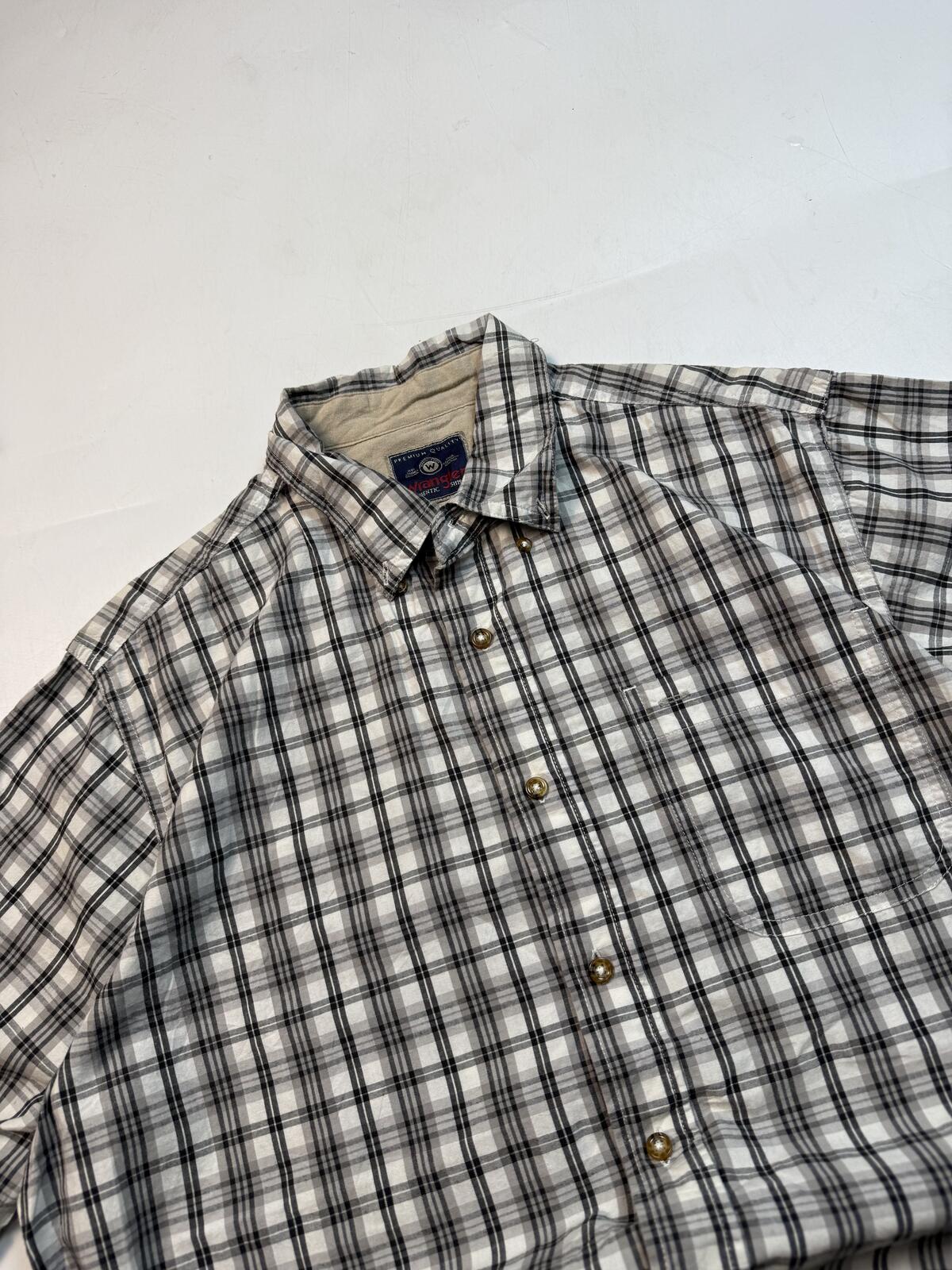 Vintage Wrangler checkered short sleeve shirt (M)