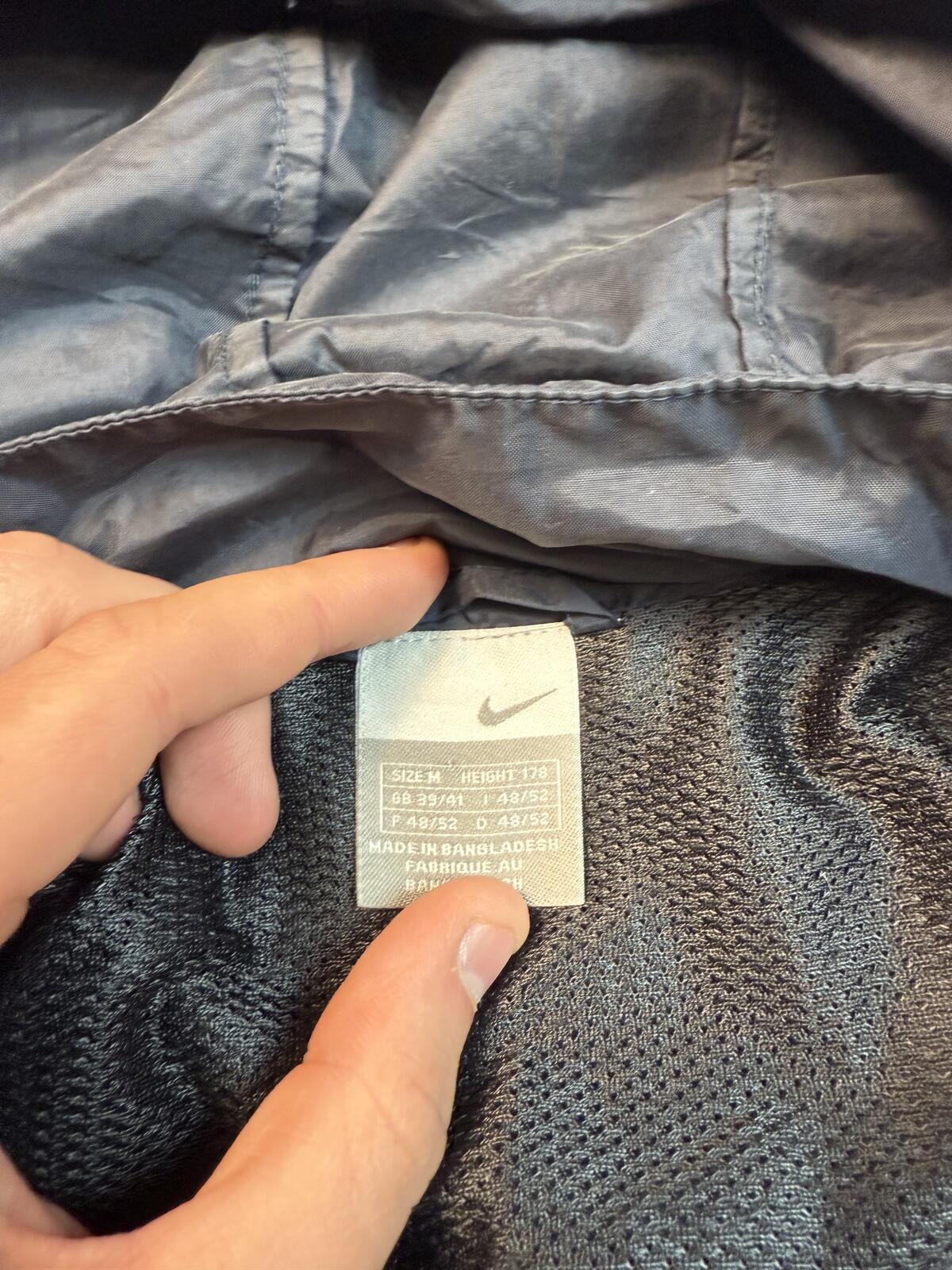 Vintage Y2K Nike lightweight hooded rain jacket (M)