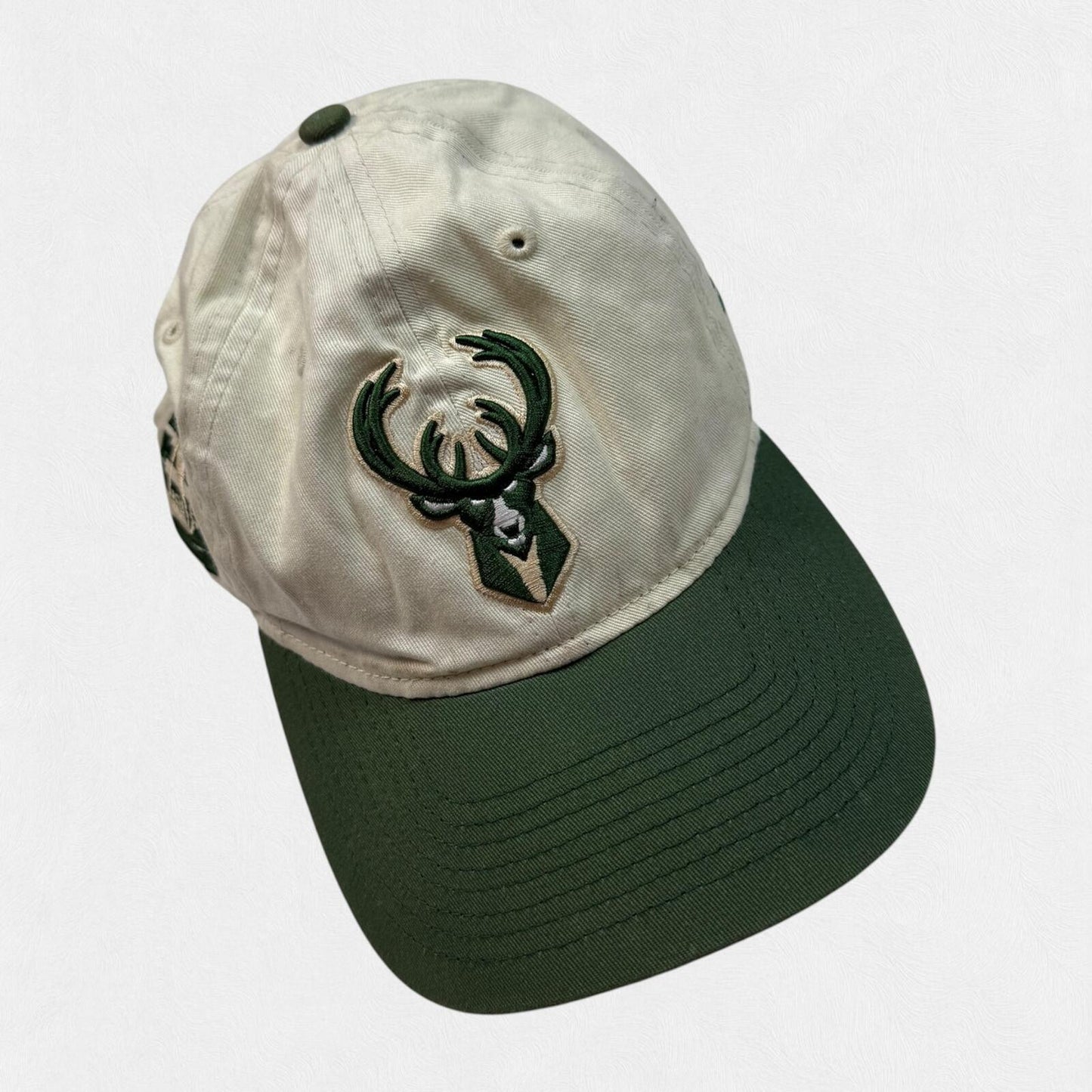 Vintage Milwaukee Bucks NBA new era cap (OS)