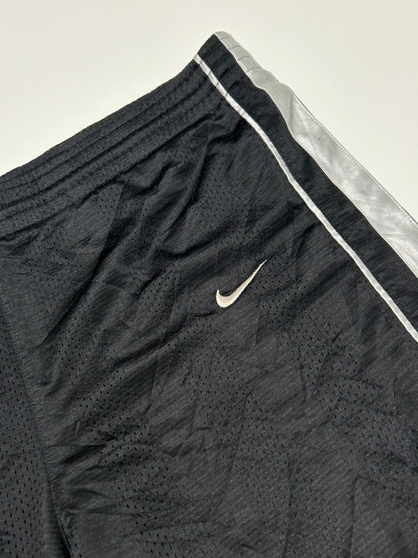 Vintage Nike basketball shorts (L)