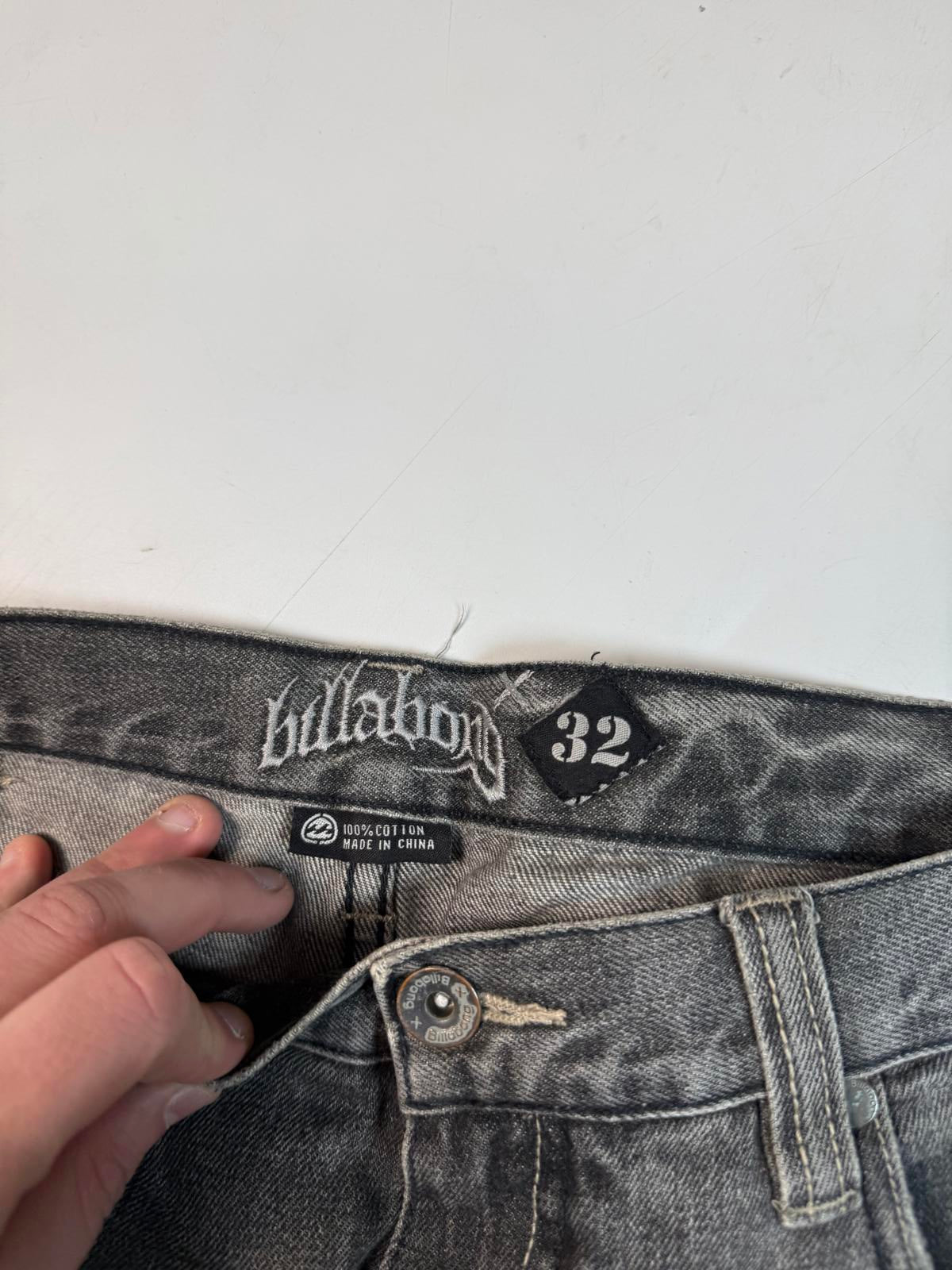 Vintage Y2K Billabong baggy hip hop Jeans (W32)