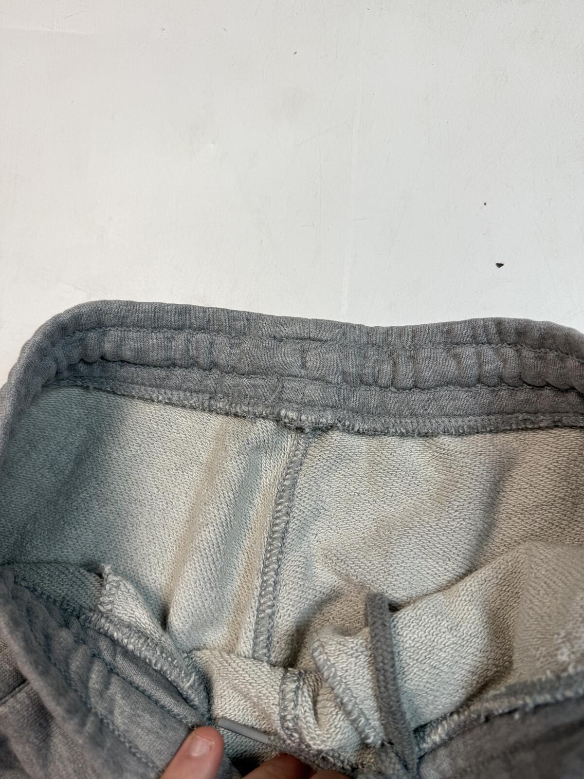 Vintage adidas originals baggy sweat shorts (M)