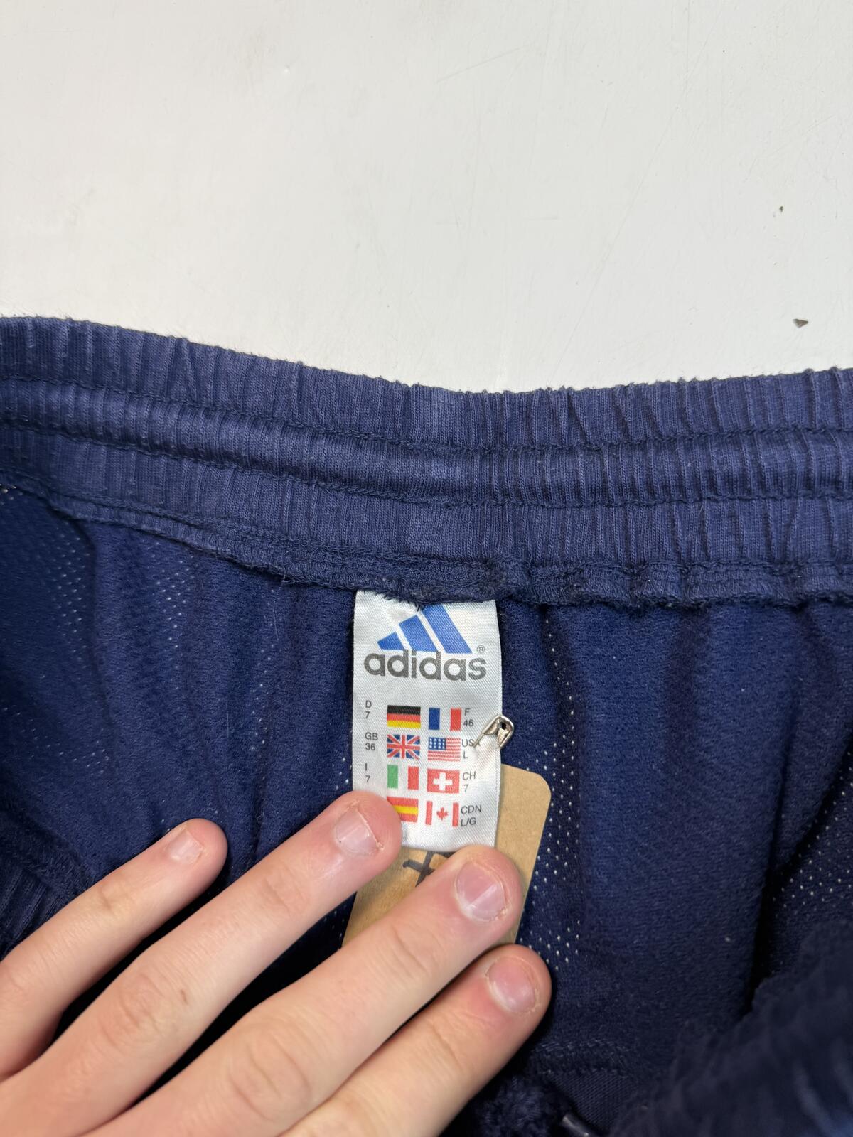 Vintage 90s adidas baggy sweat shorts (L)