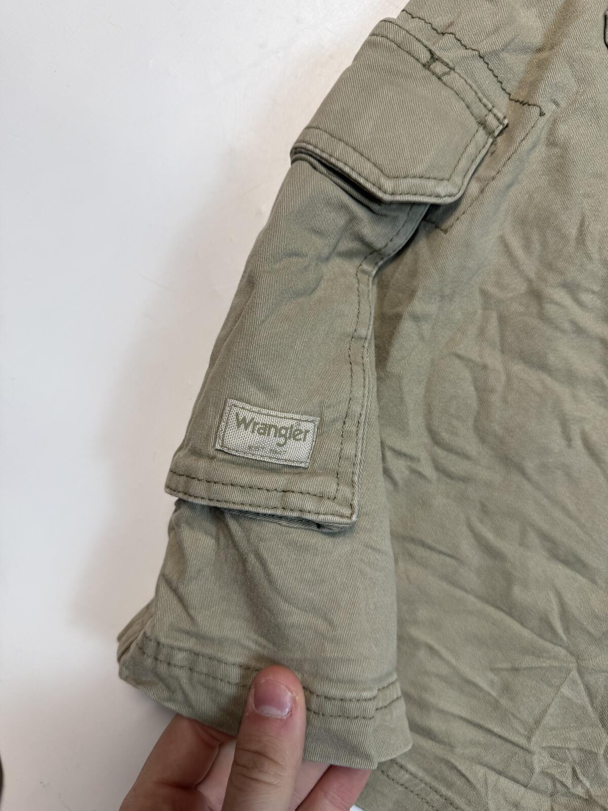 Wrangler baggy cargo shorts (W36)