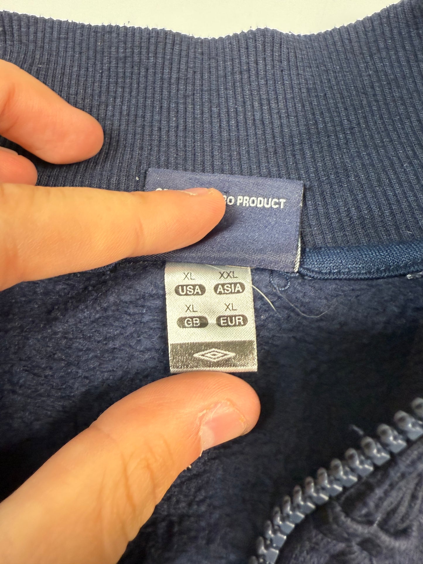 Vintage Umbro quarter zip sweatshirt (XL)