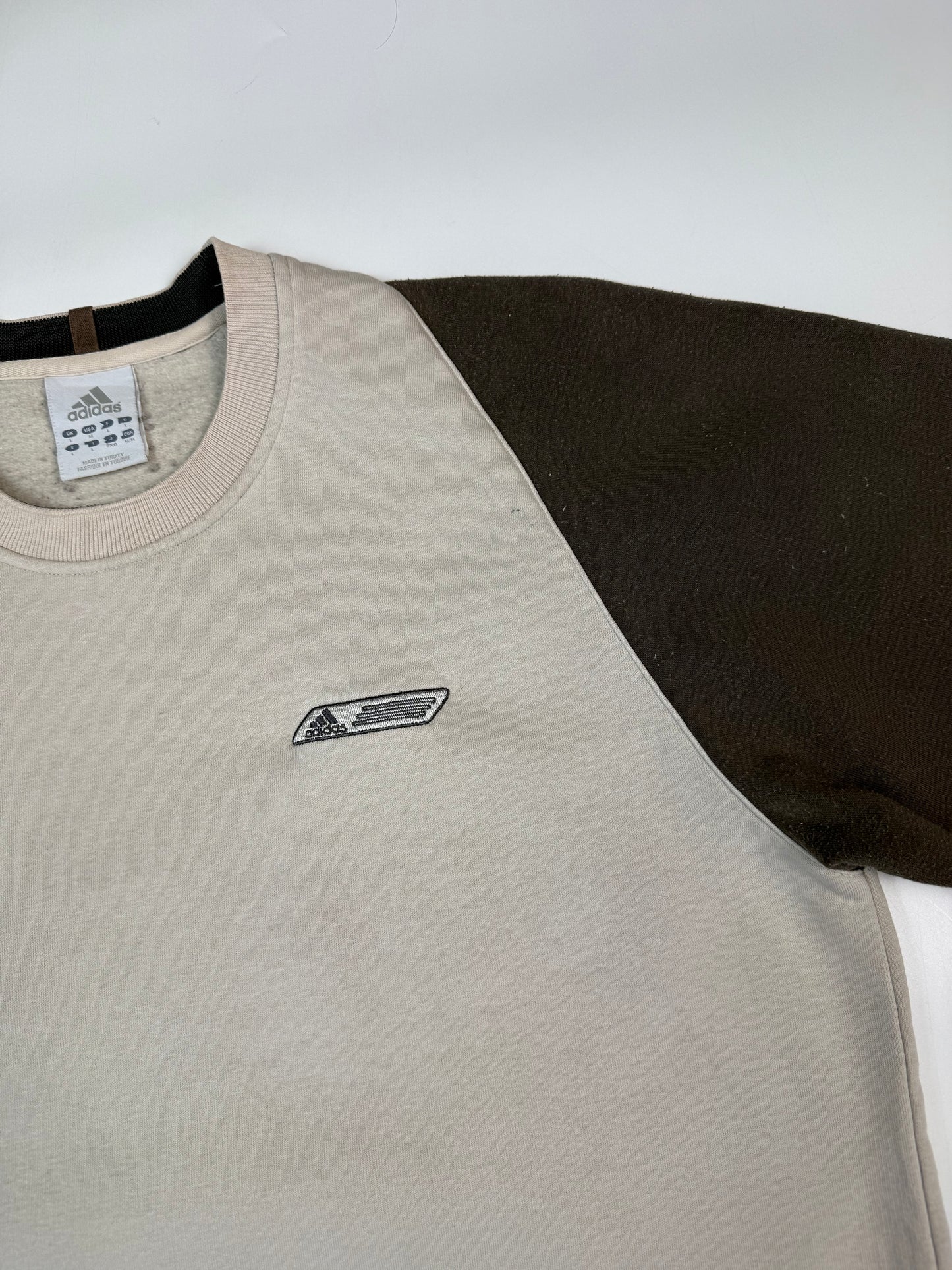 Vintage Adidas small logo sweatshirt (L)