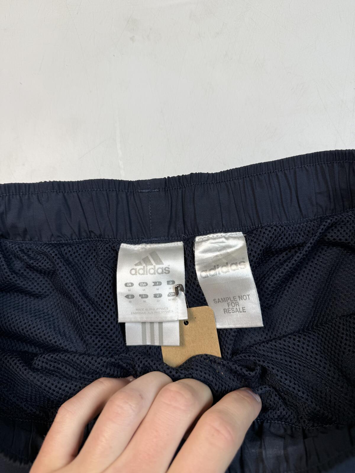 Vintage adidas baggy side stripe sport shorts (M)
